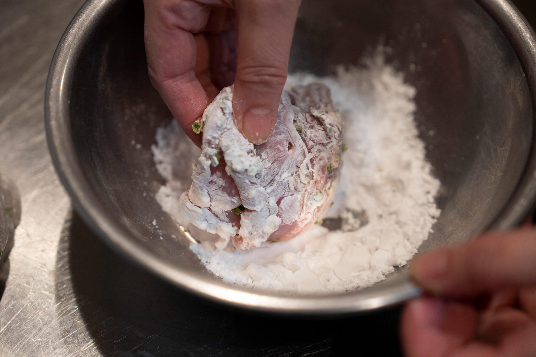 片栗粉をまぶす