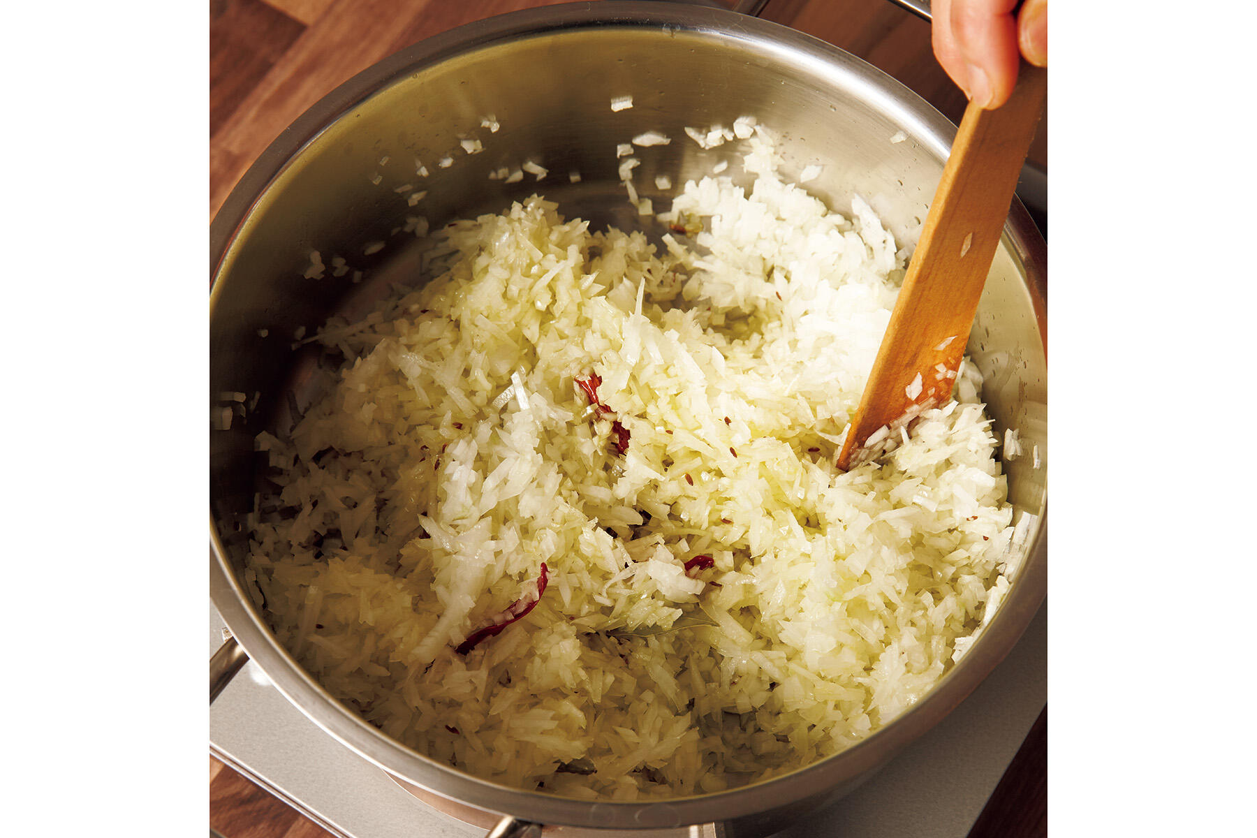 玉ねぎを炒める