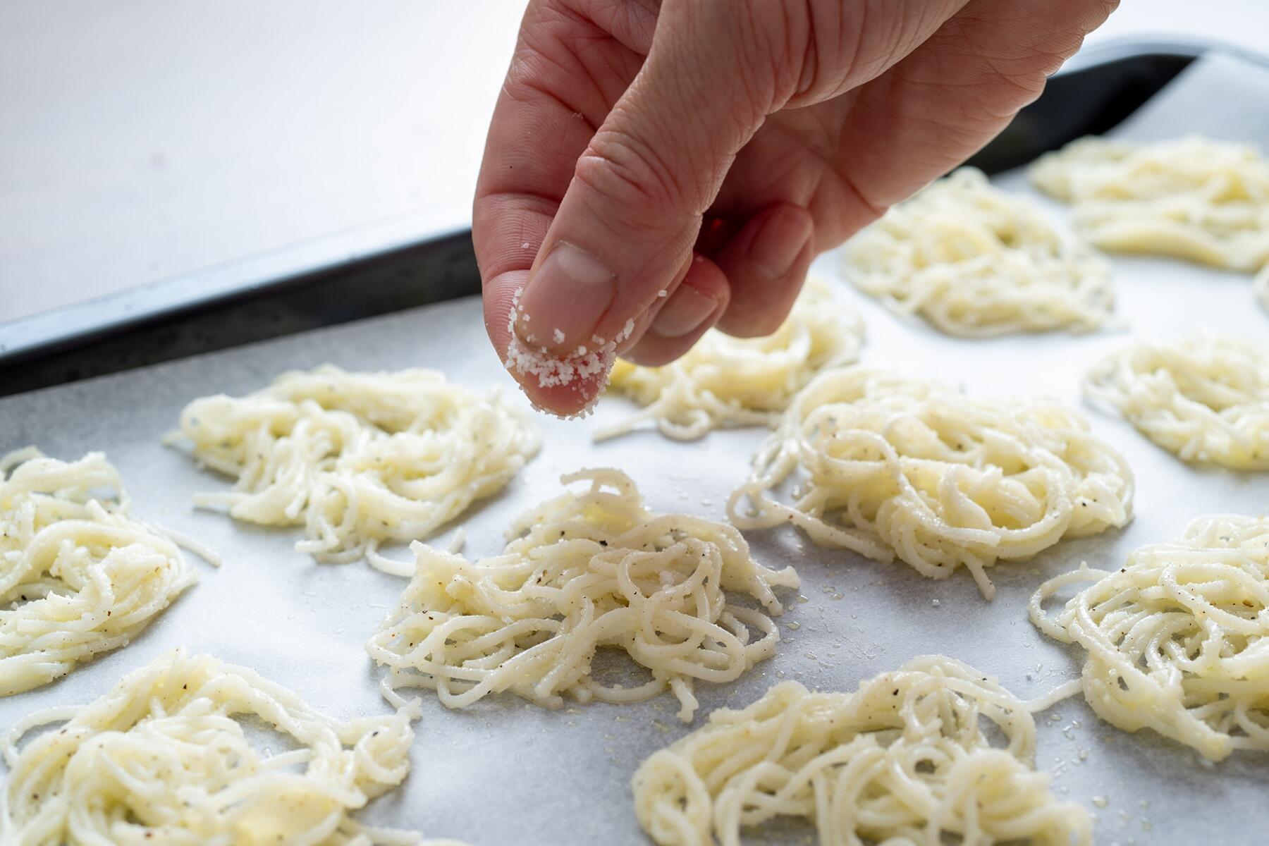 ペッパーチーズ味を成形する