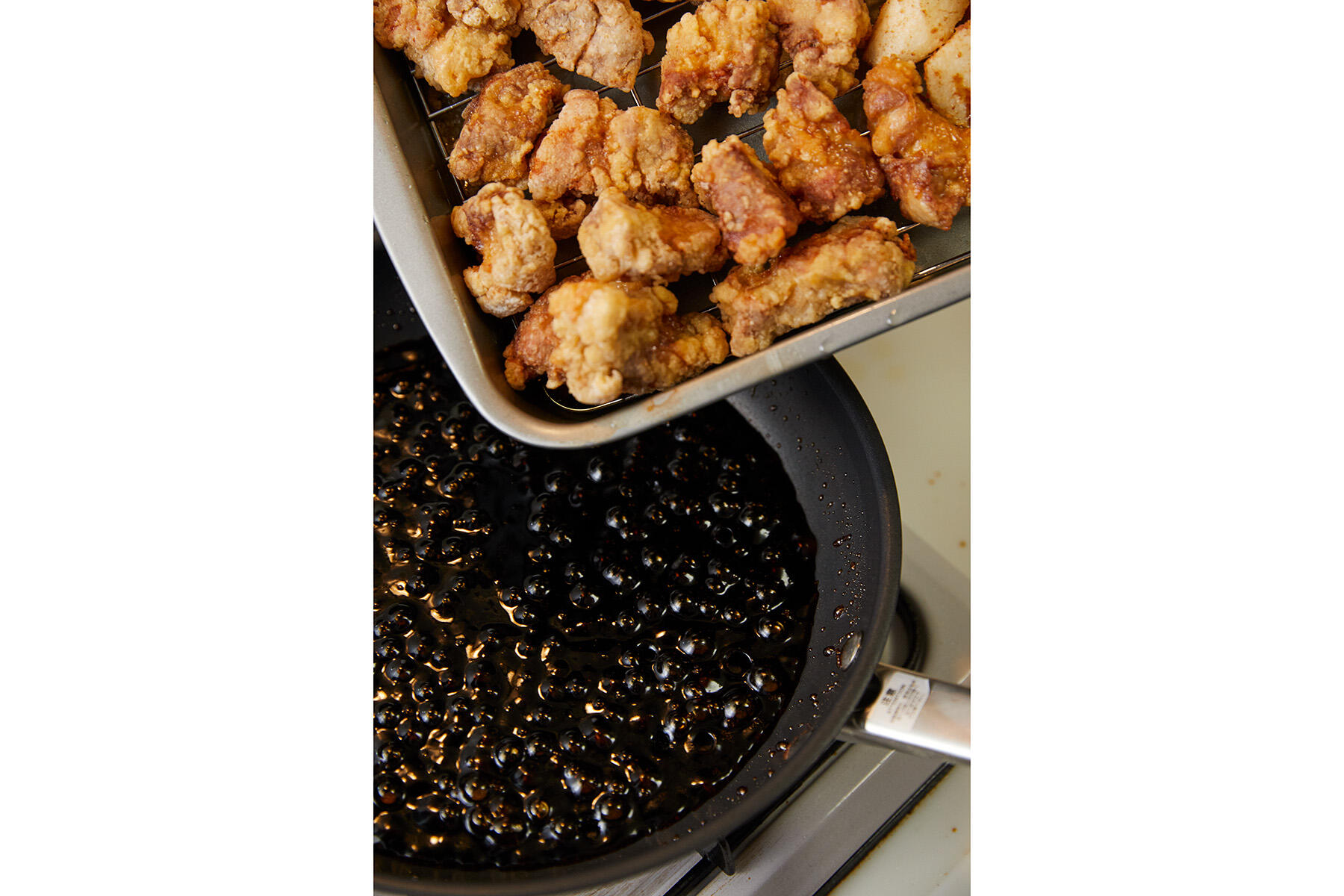 合わせ調味料を火にかける