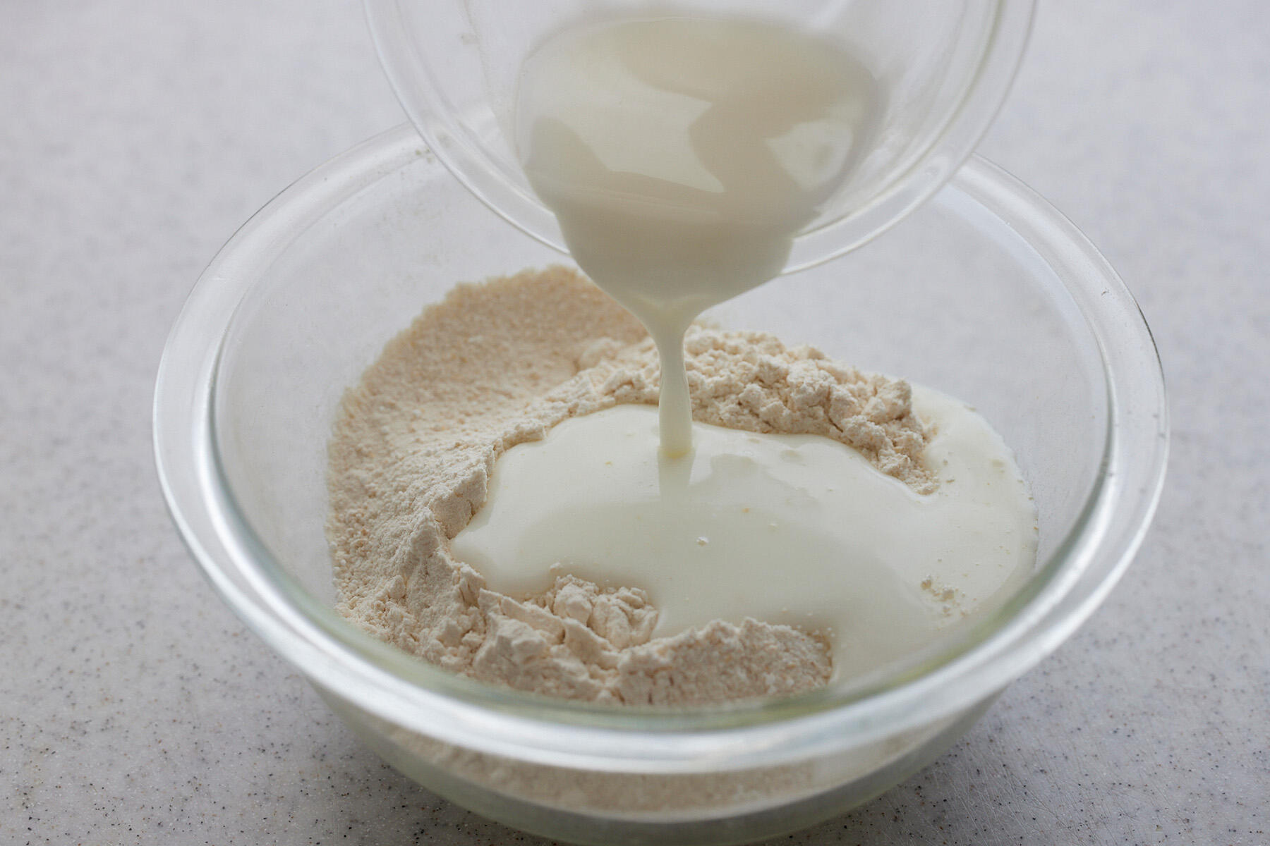 ヨーグルトを加える