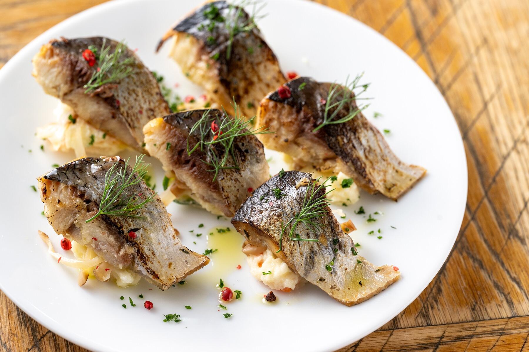 北海道産にしんのコンフィといぶりがっこのポテトサラダ