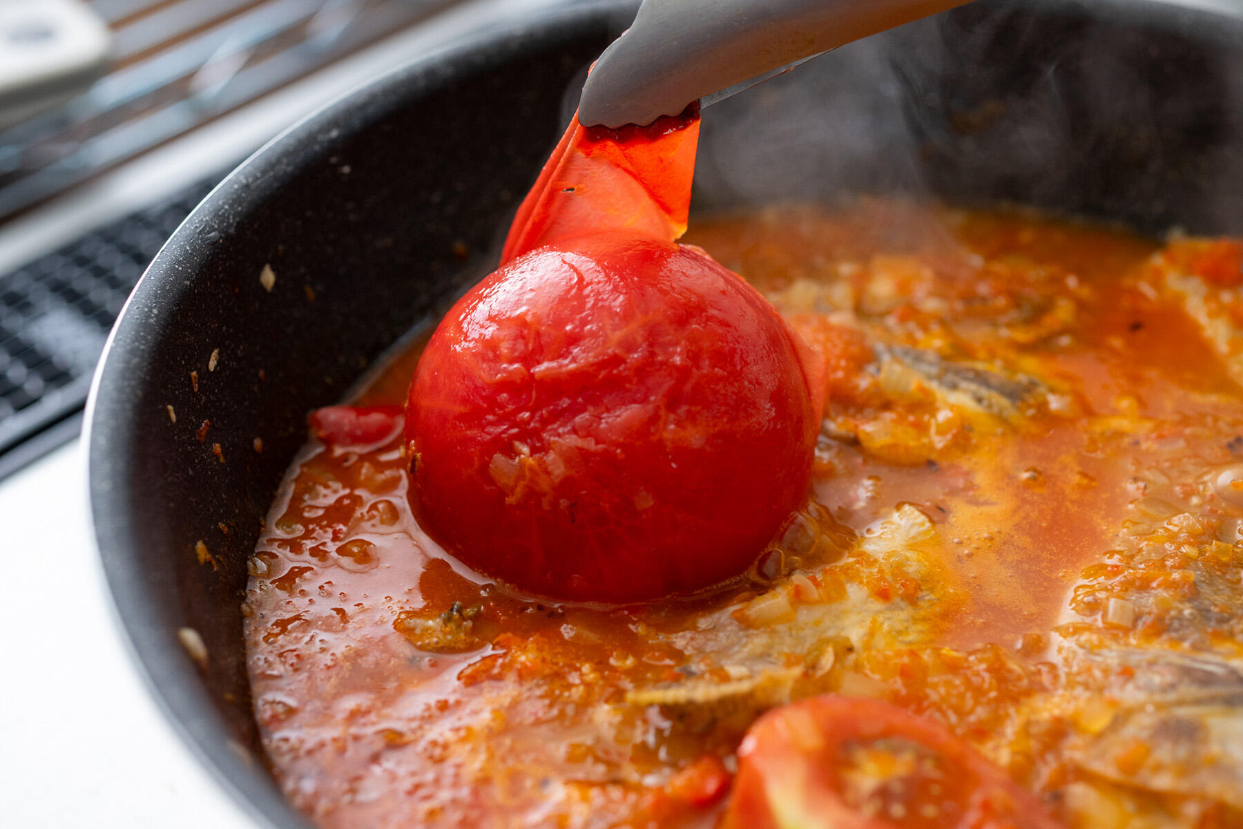 トマトをつぶす