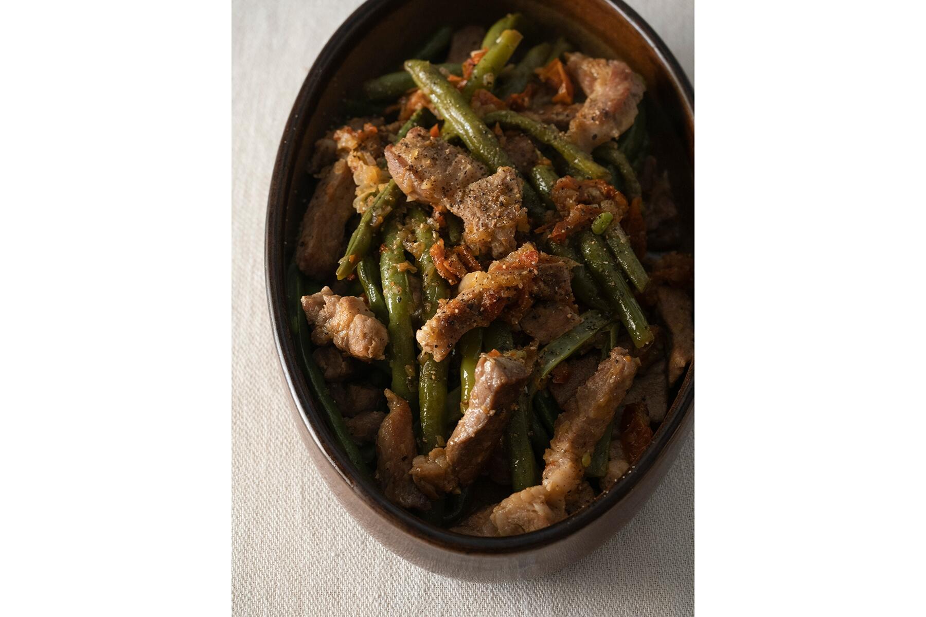 たっぷりさやいんげんと豚肉の煮込み