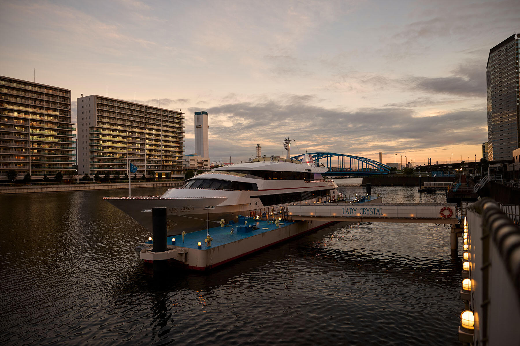 レディ クリスタル