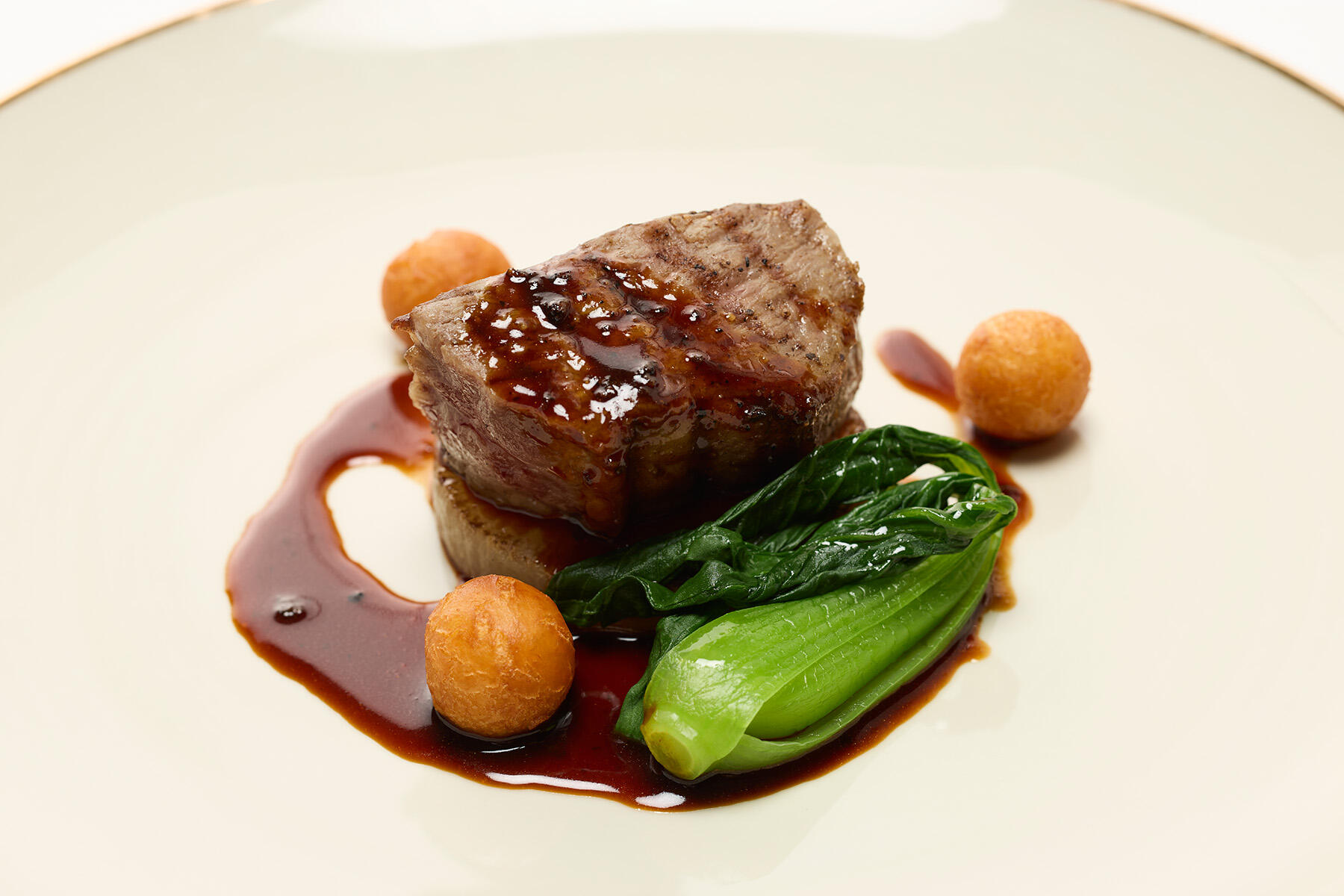 レディクリスタルコースのメインの肉料理