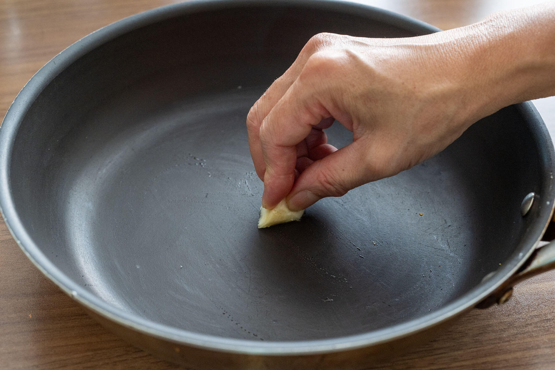 じゃがいもを並べる