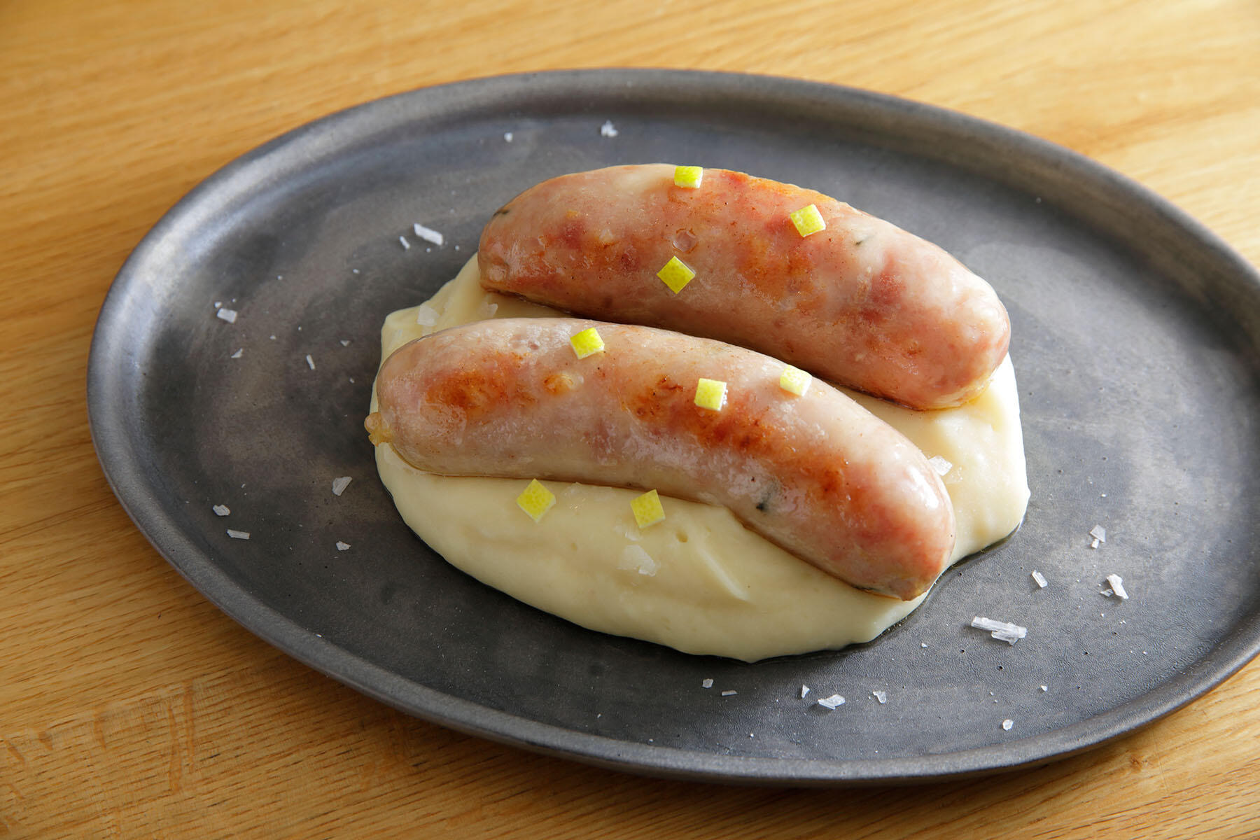 フィンランド産ソーセージ ゆず香る里芋のマッシュポテト添え