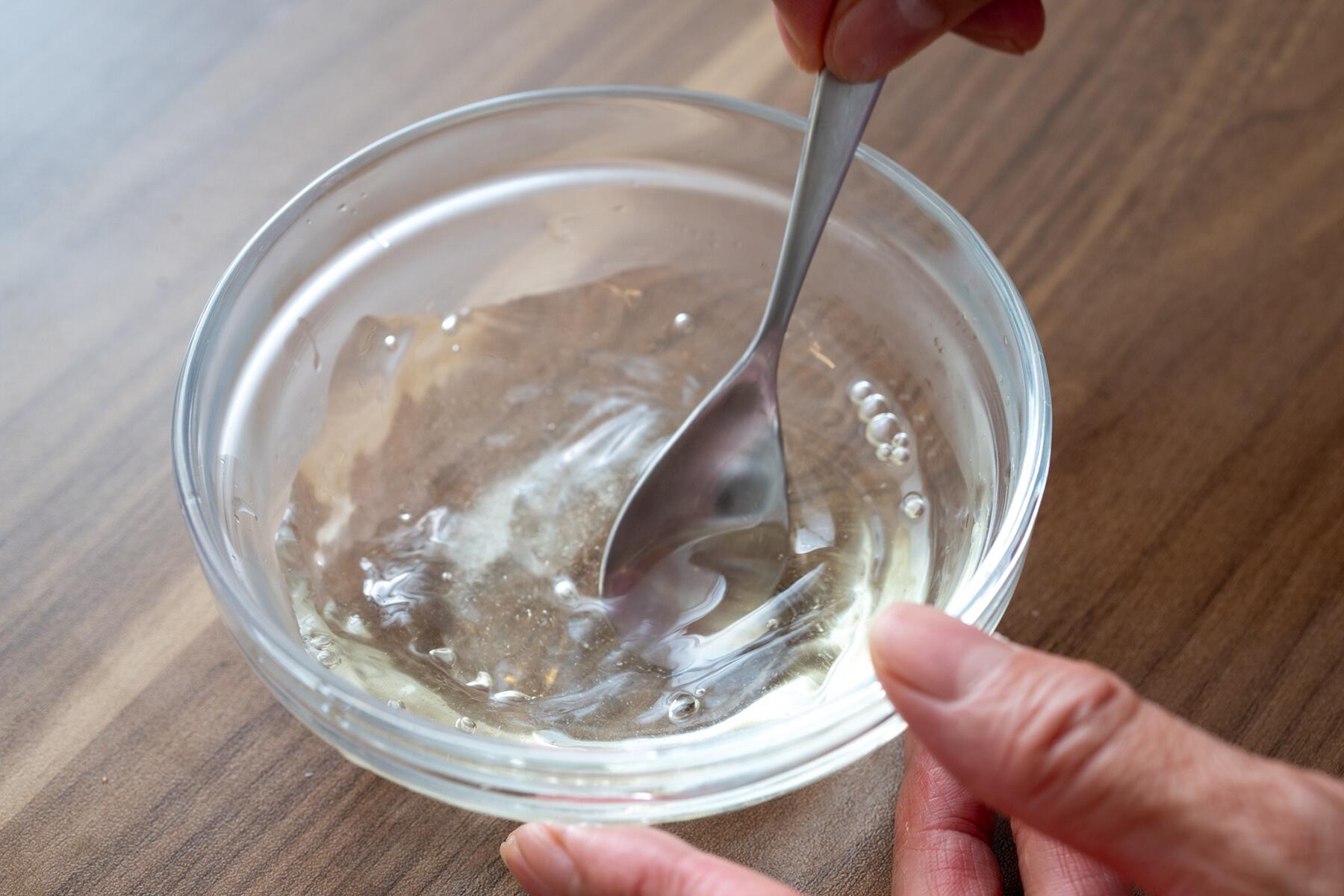 調味料を混ぜる