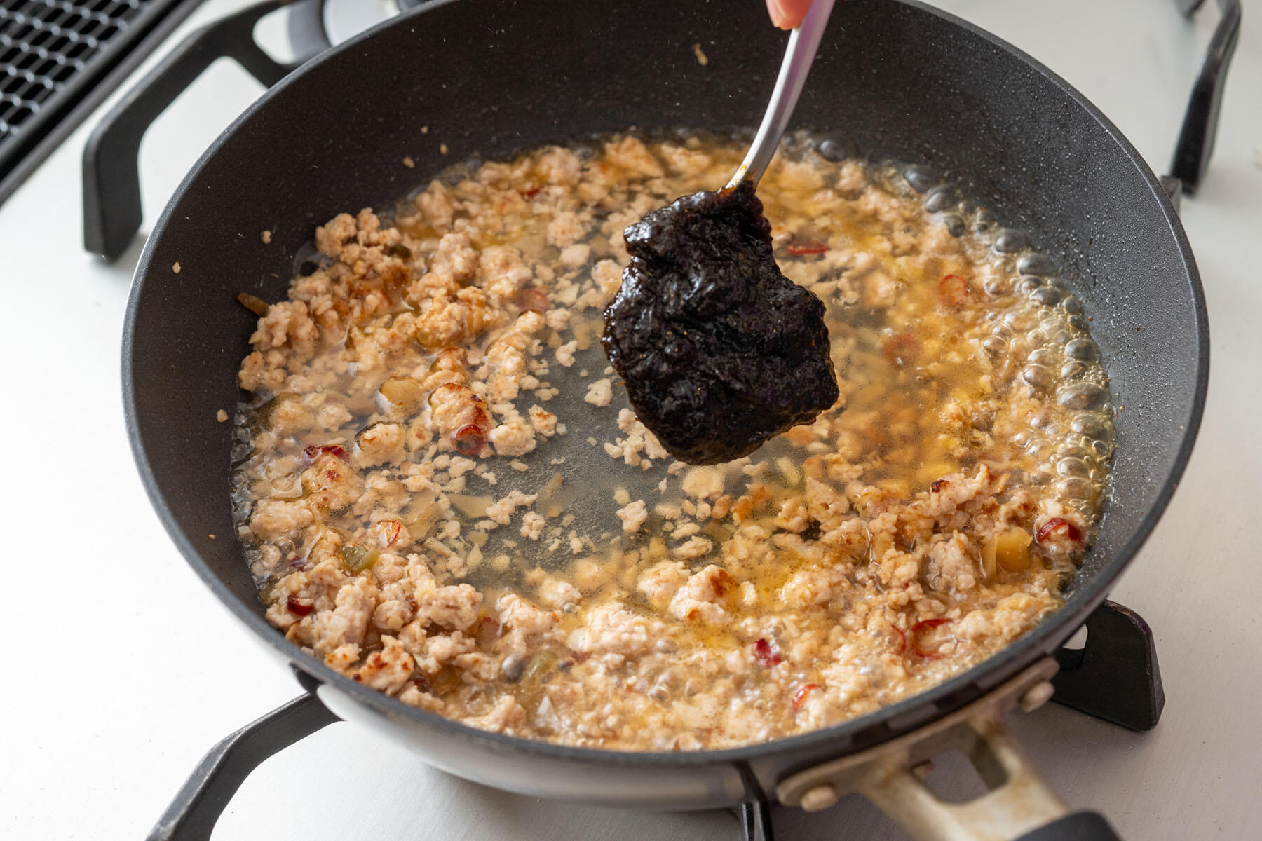 海苔の佃煮を加える
