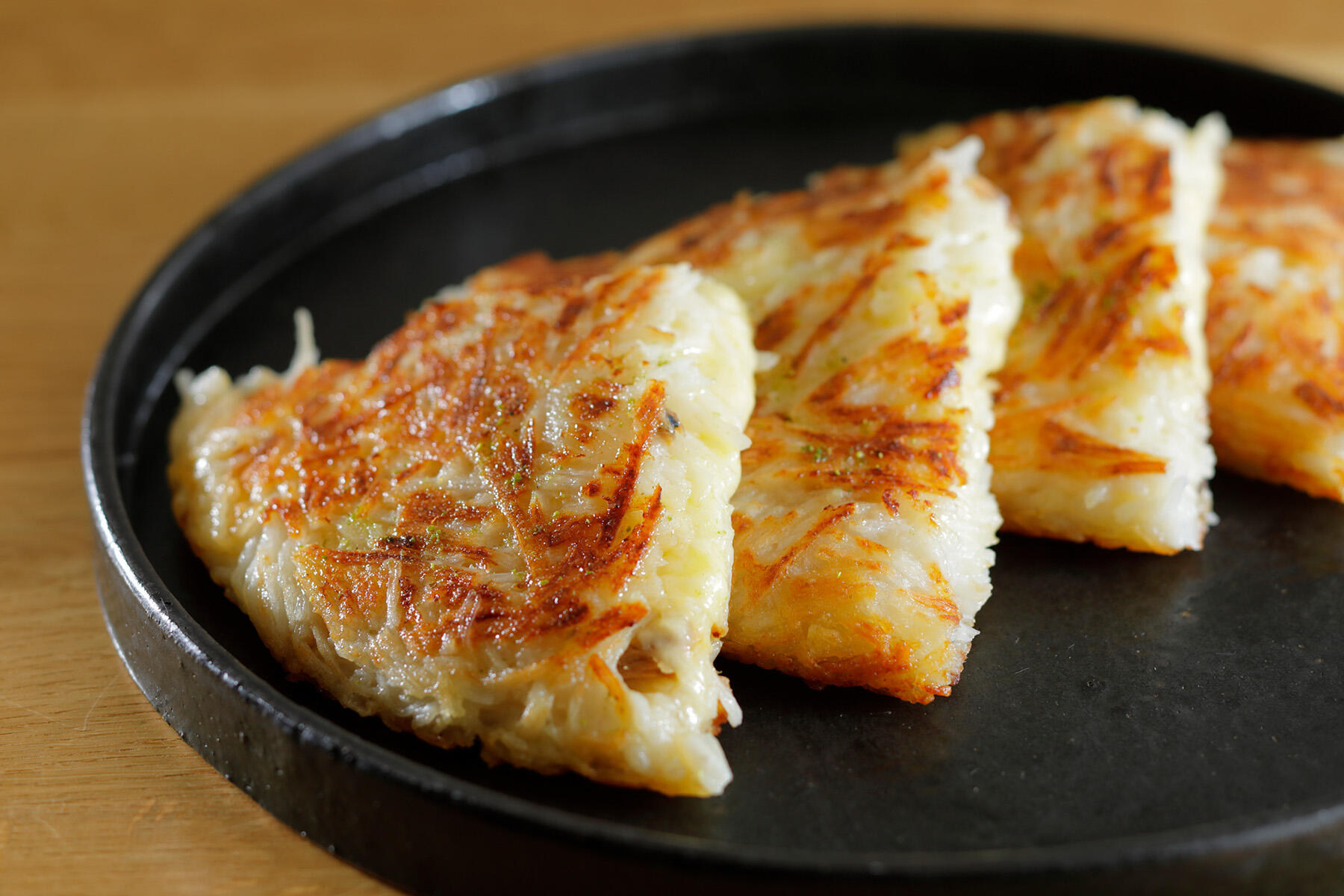 アイルランド産チェダーチーズとへしこの長芋ガレット