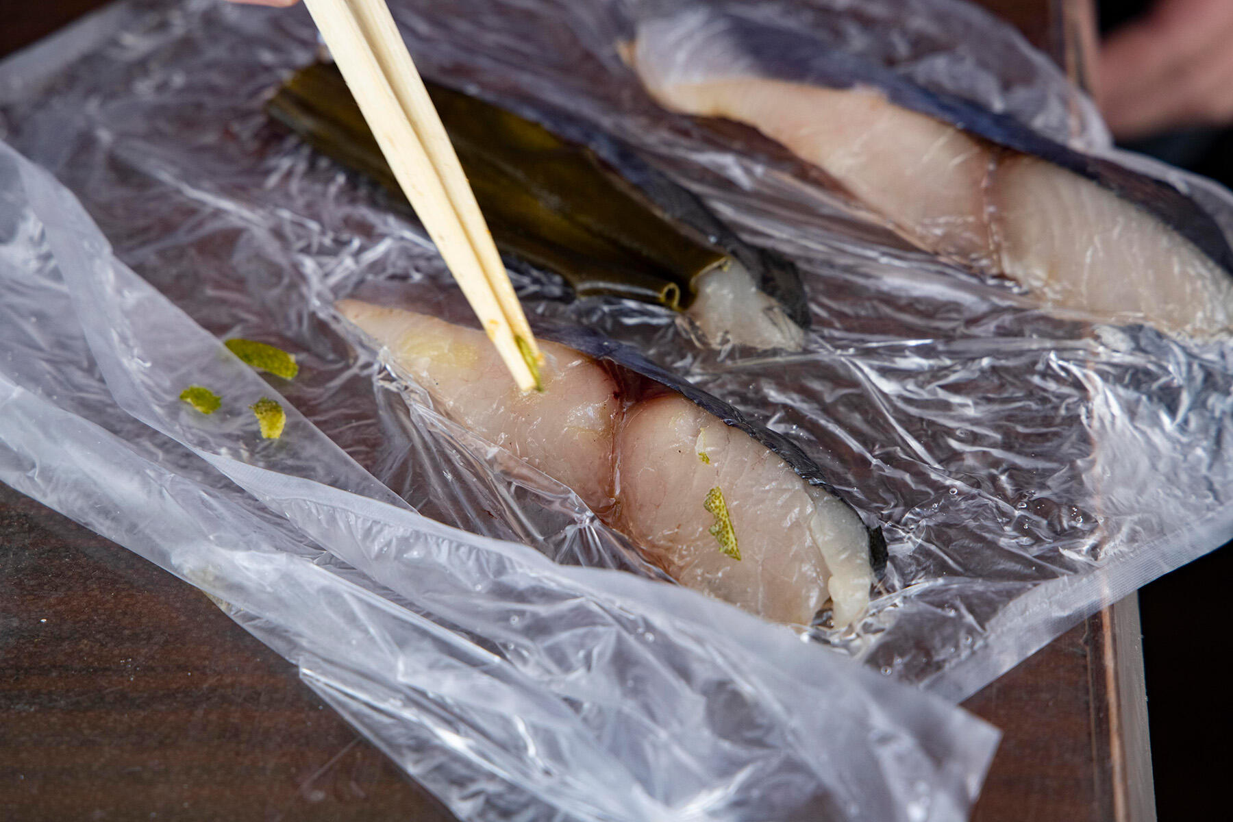 柚子の皮を散らしたもの