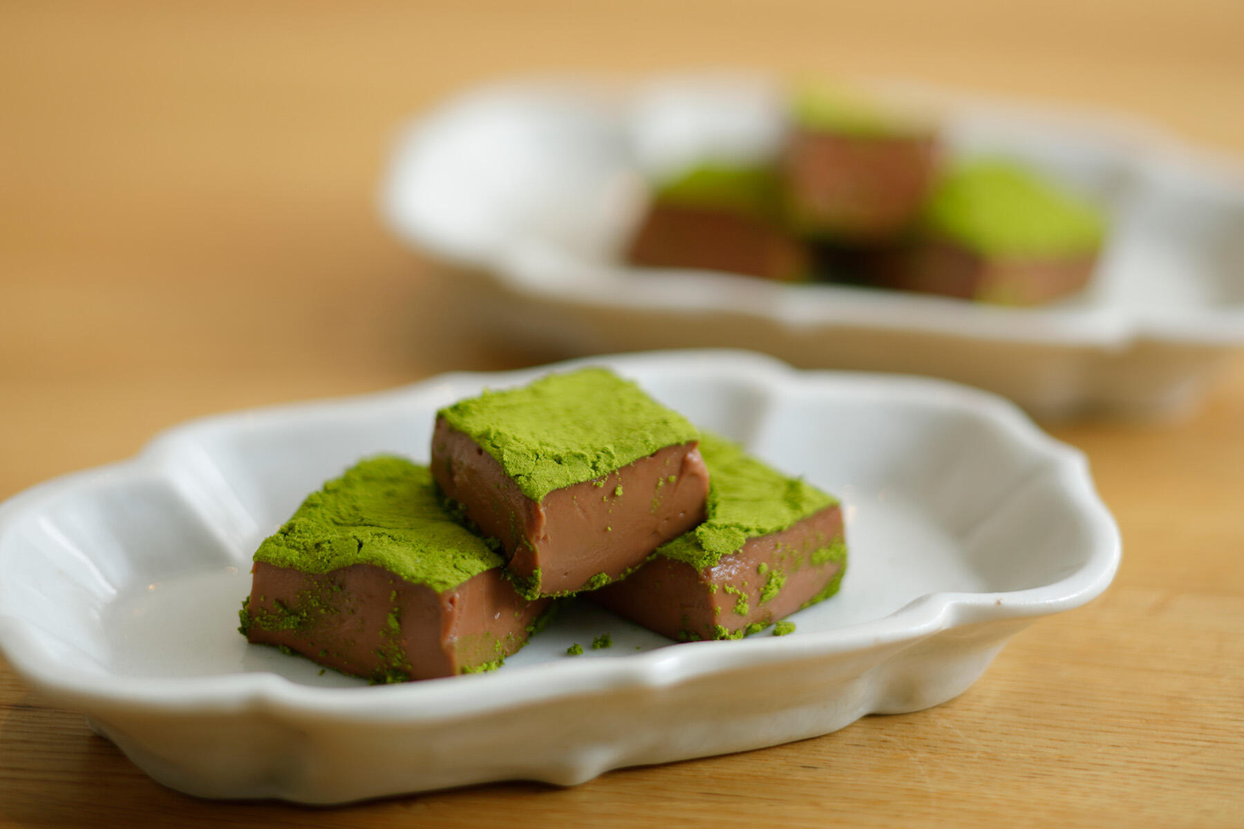 エストニア産チョコレートのくず餅 抹茶パウダーがけ