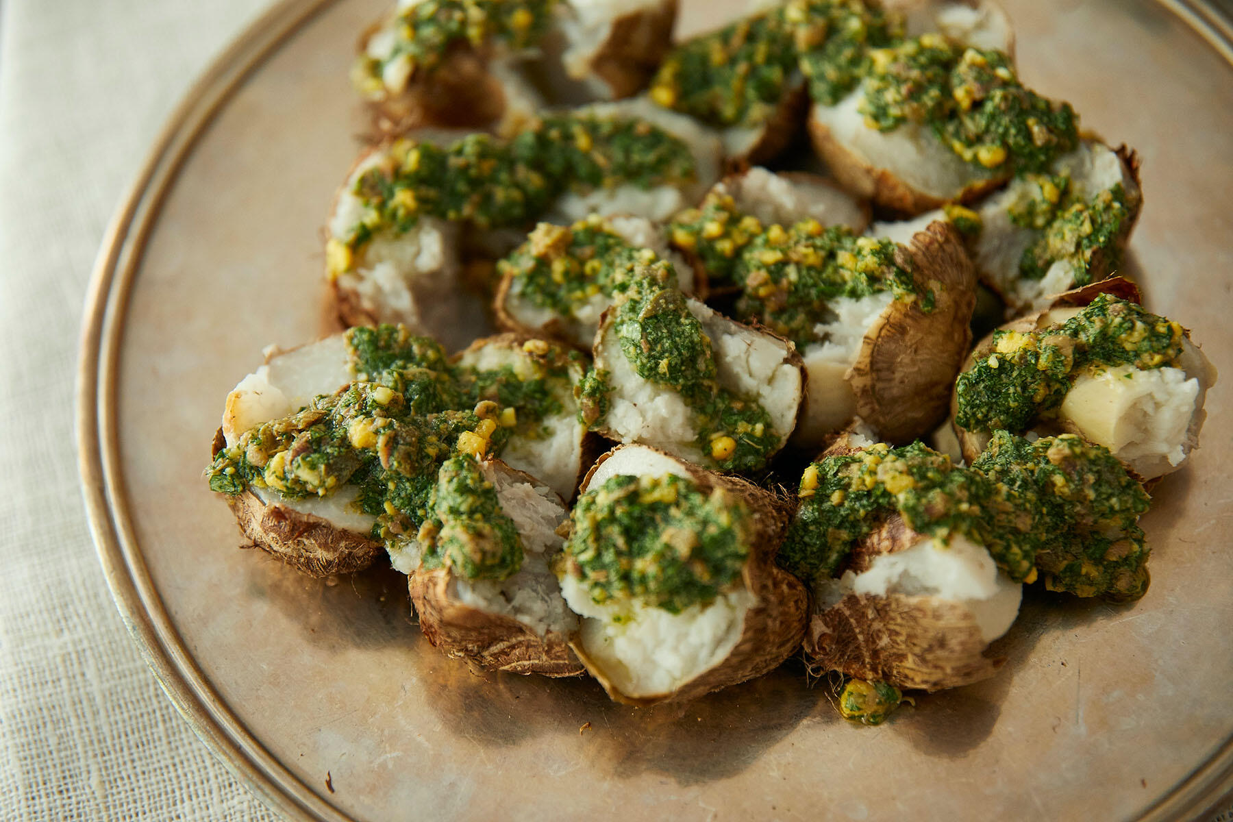 里芋のローストとサルサヴェルデ