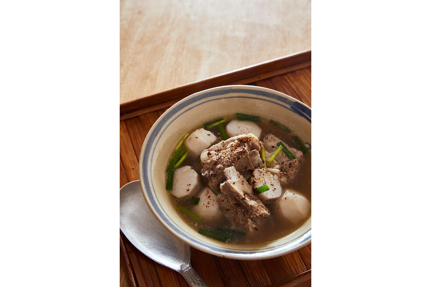 スペアリブと里芋のスープ