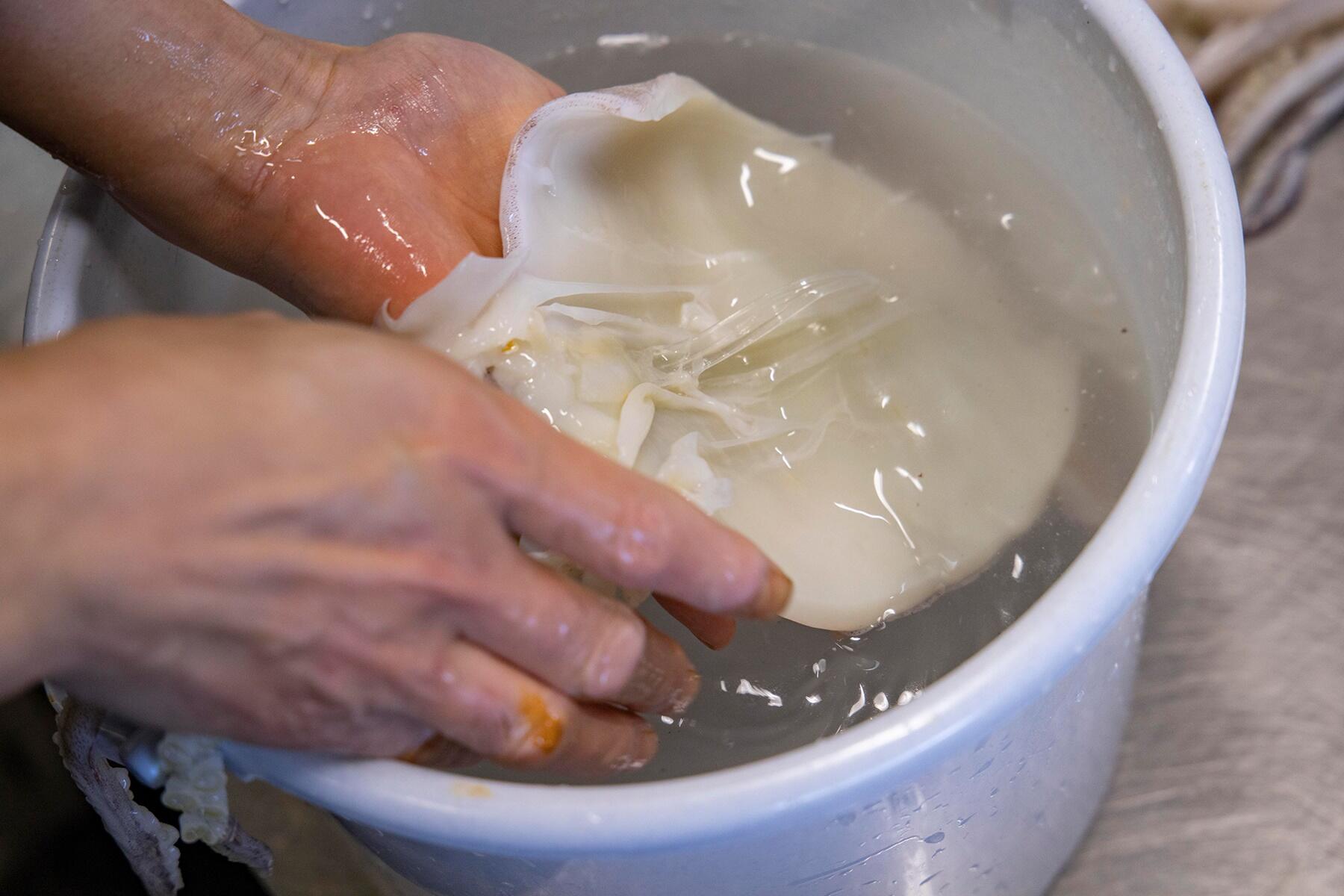 塩水にくぐらせる