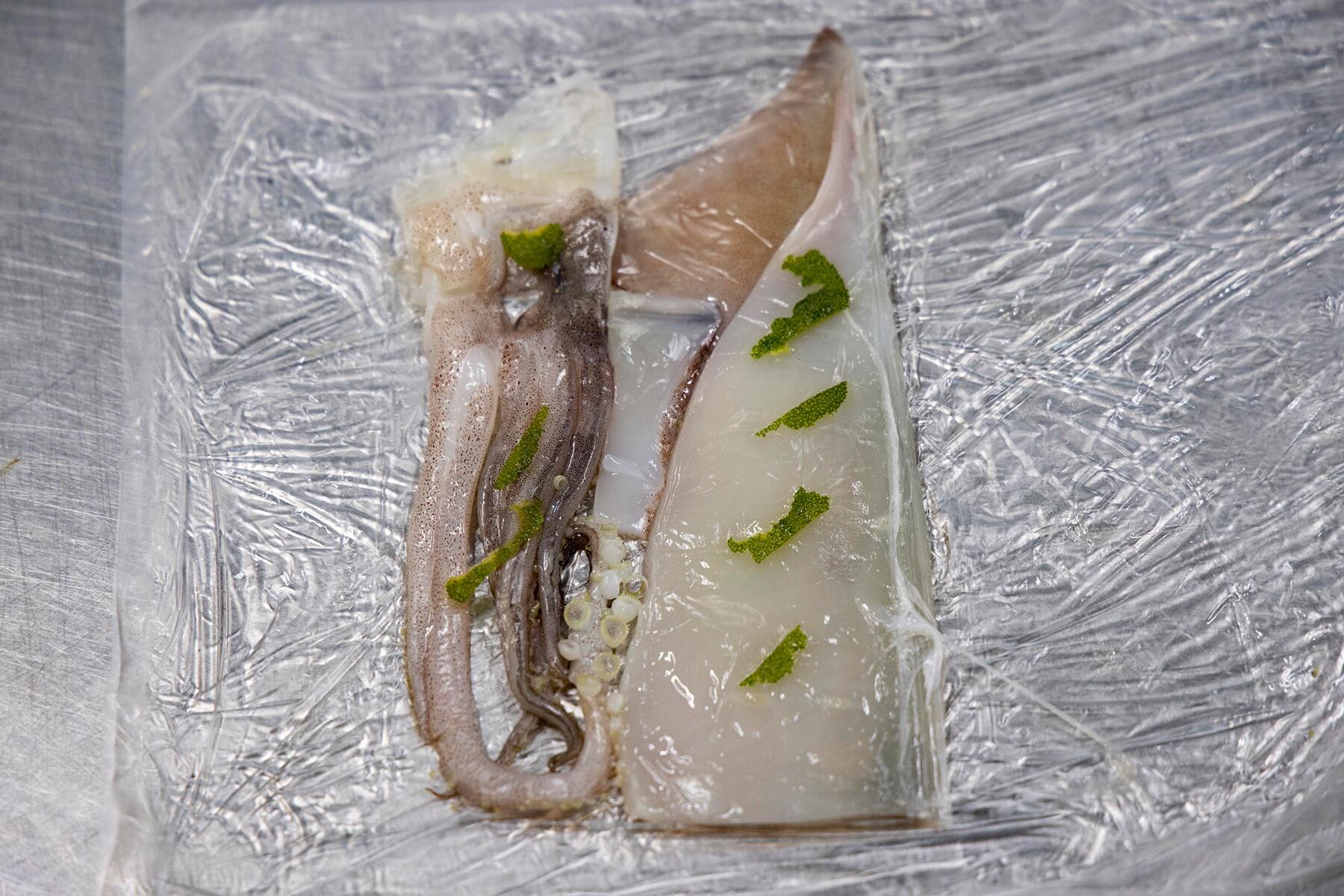 柚子の皮をトッピングした変わり干し