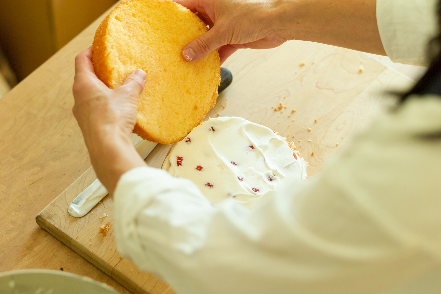 スポンジの上段をのせる