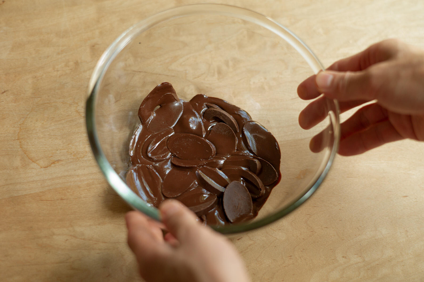 チョコレートを溶かす
