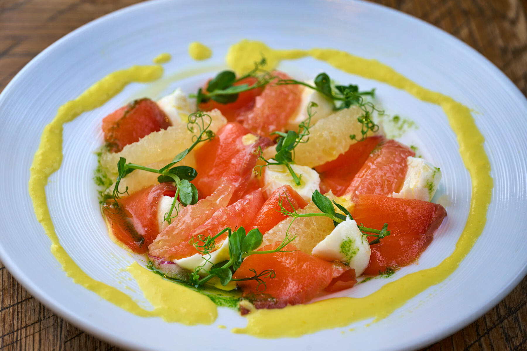 フロリダ グレープフルーツ2種とスモークサーモンとモッツァレラチーズ