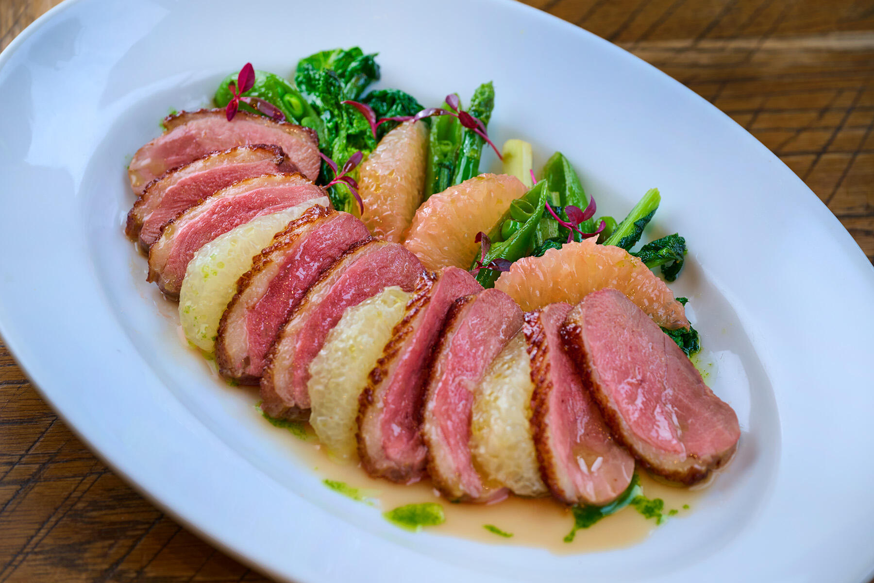 マグレカナールのロースト フロリダ グレープフルーツ2種のソース