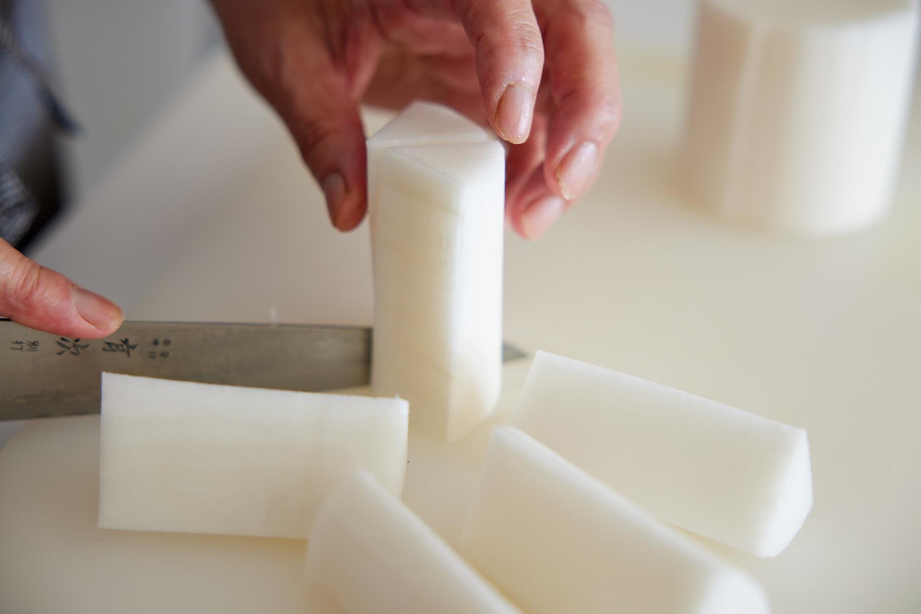 野菜類をカットする