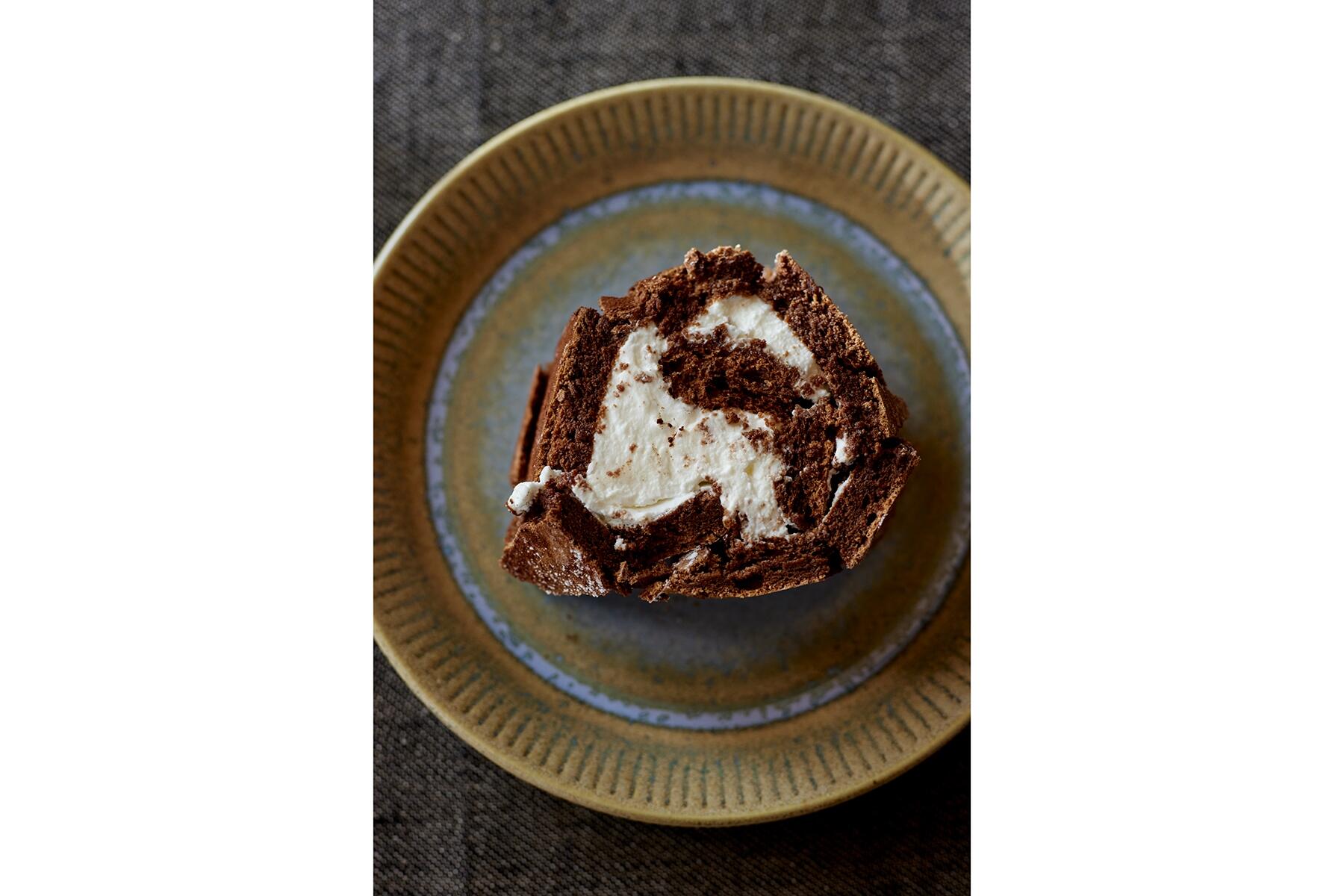 ウイスキーやブランデーと合わせたい“ガトーショコラロール”