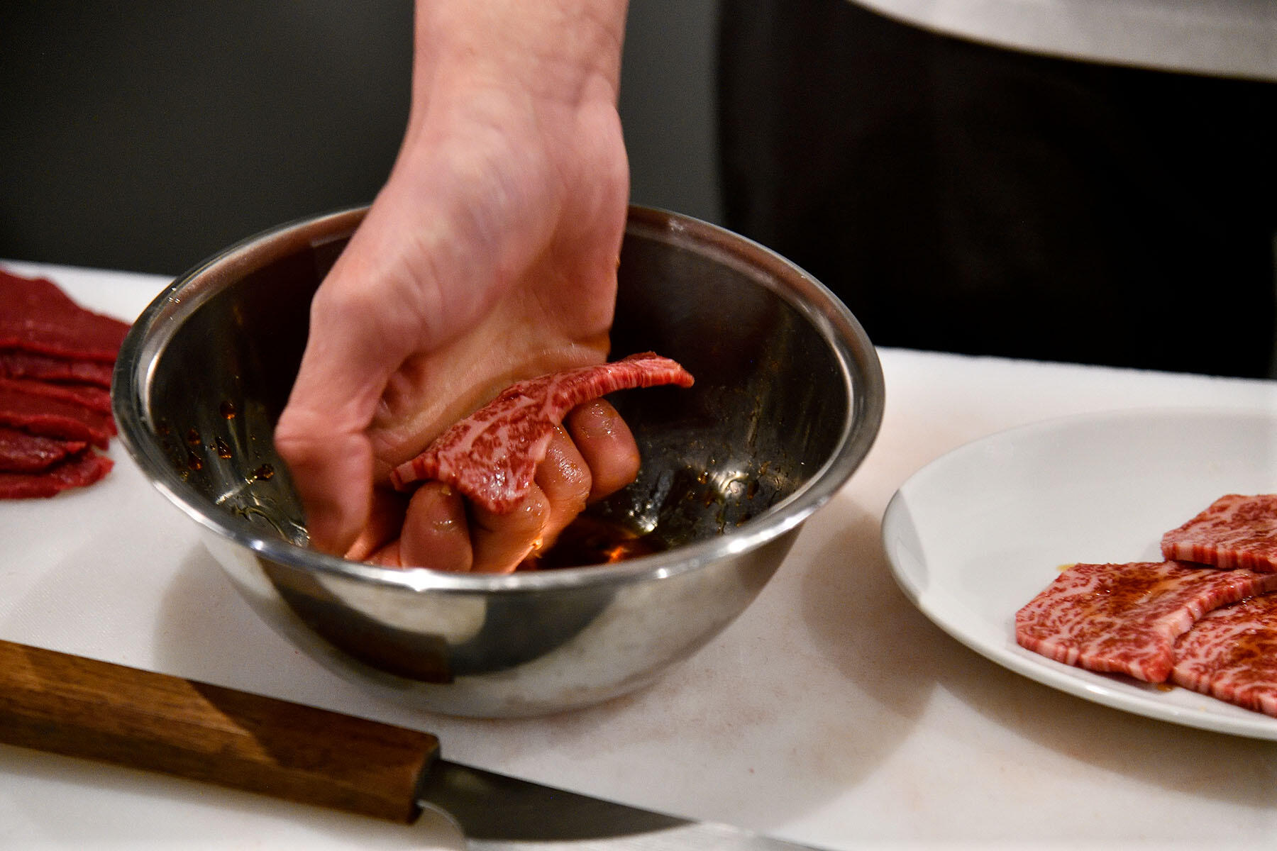 タレをもみ込む