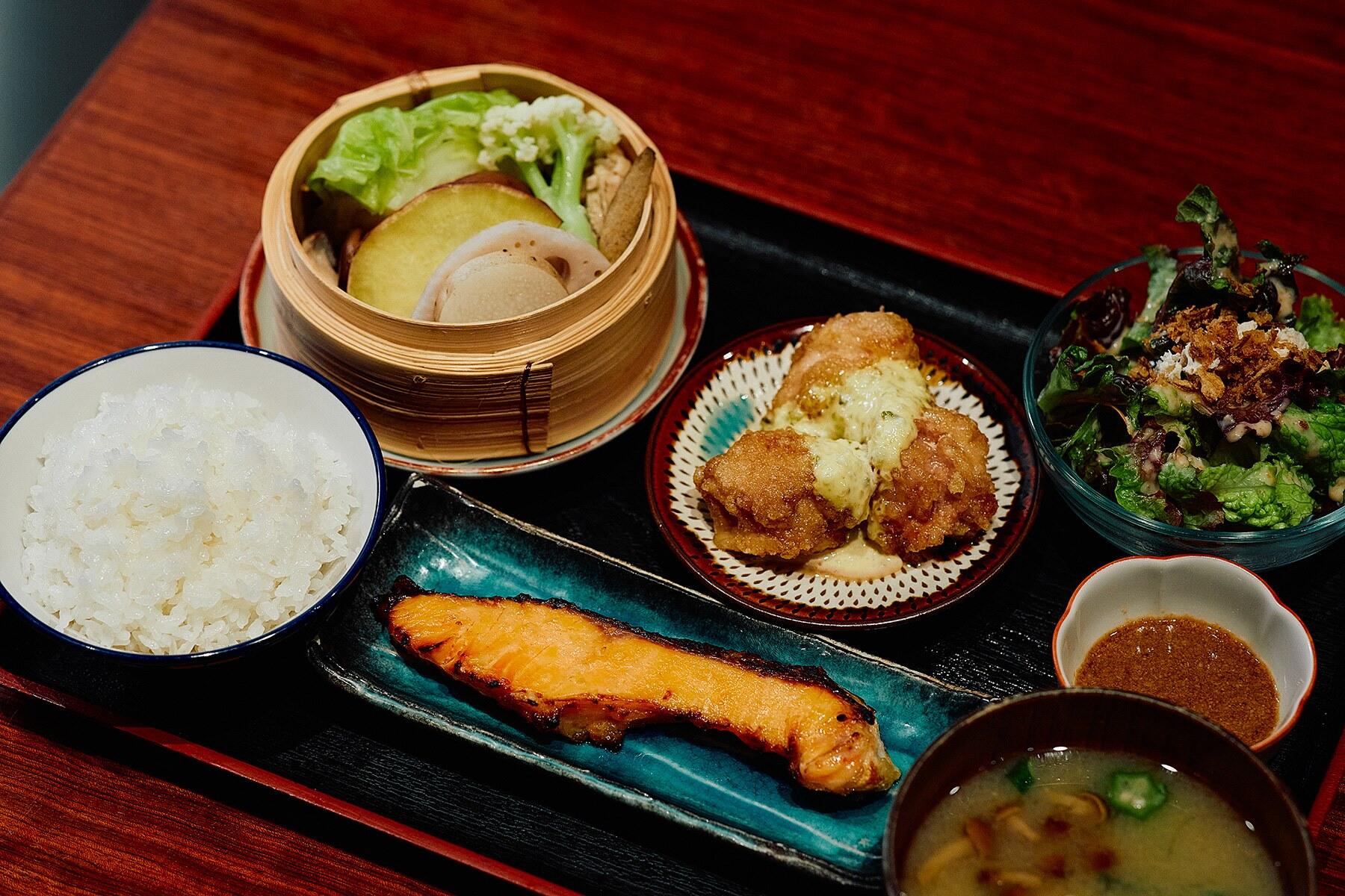 おかずが選べる定食