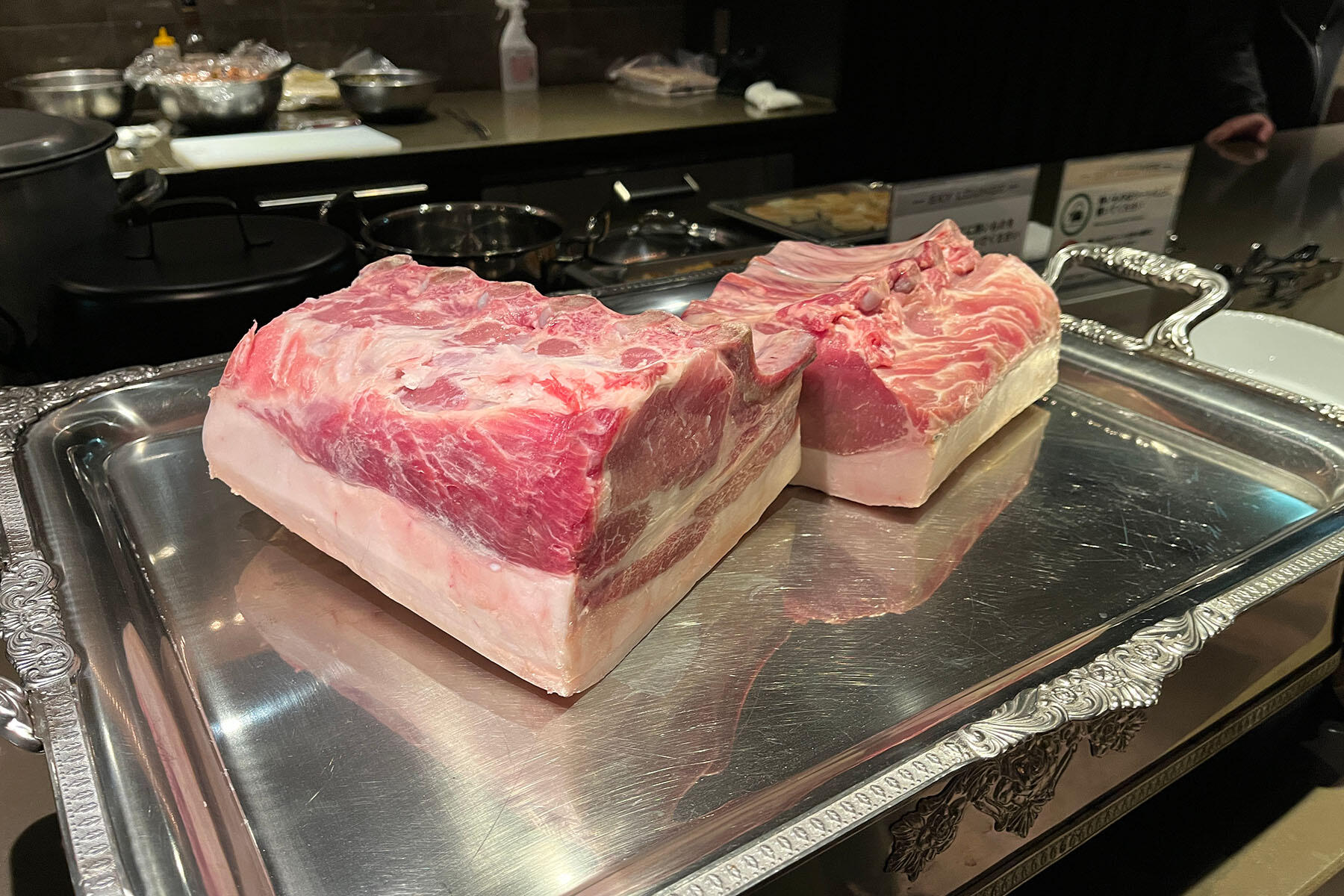 背ロースの塊肉。