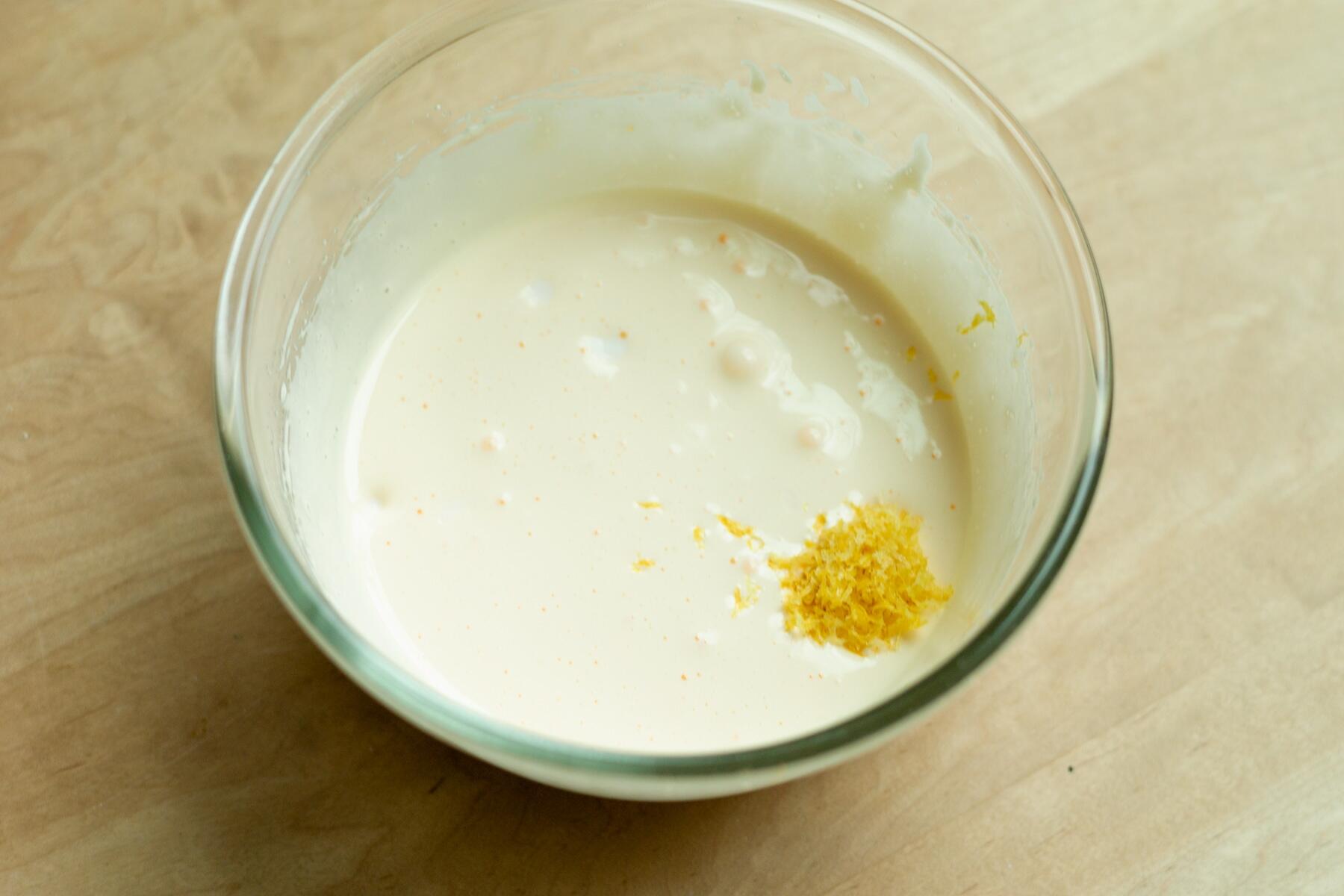 ヨーグルトを加える