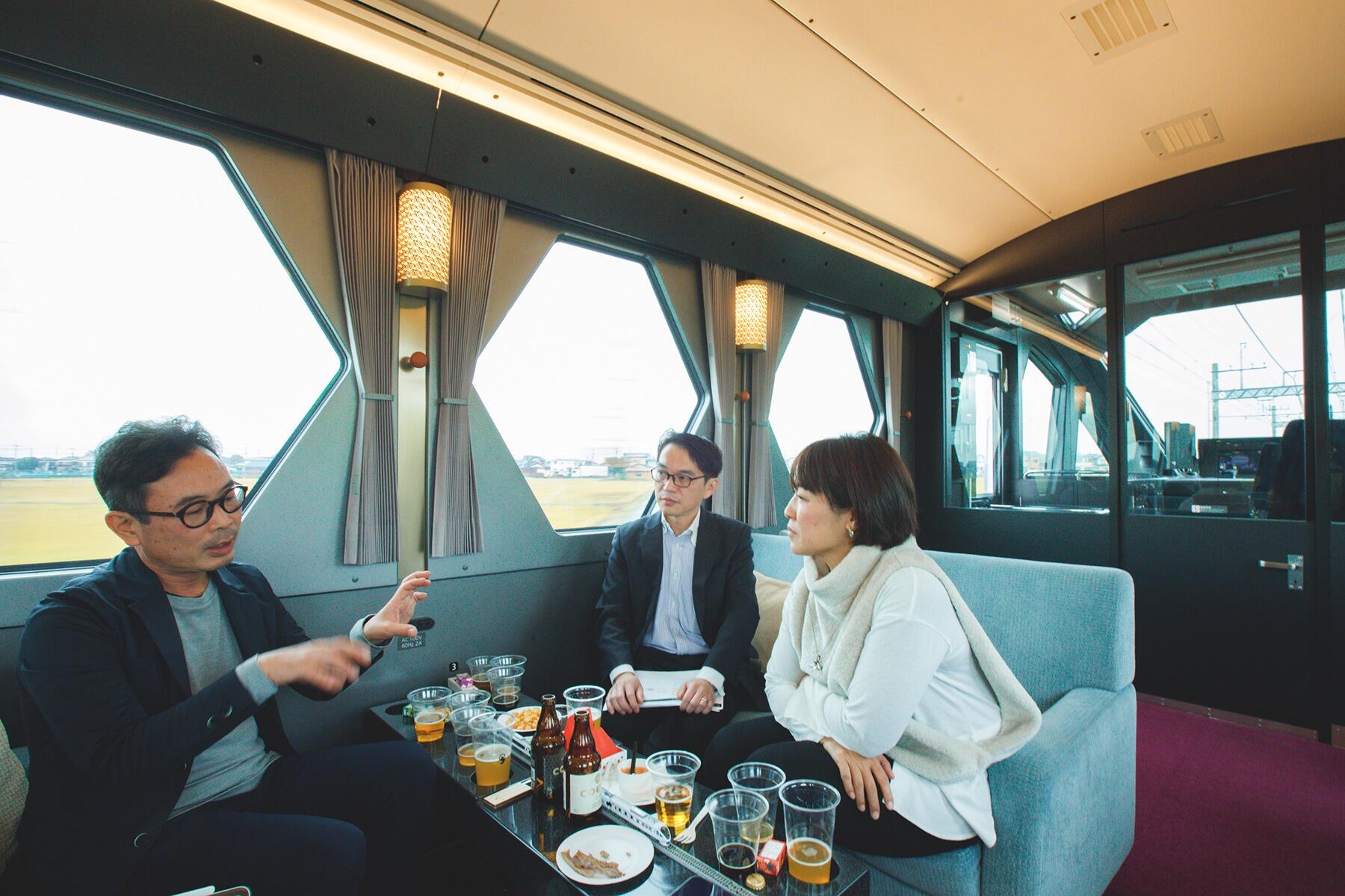 車内会議の様子