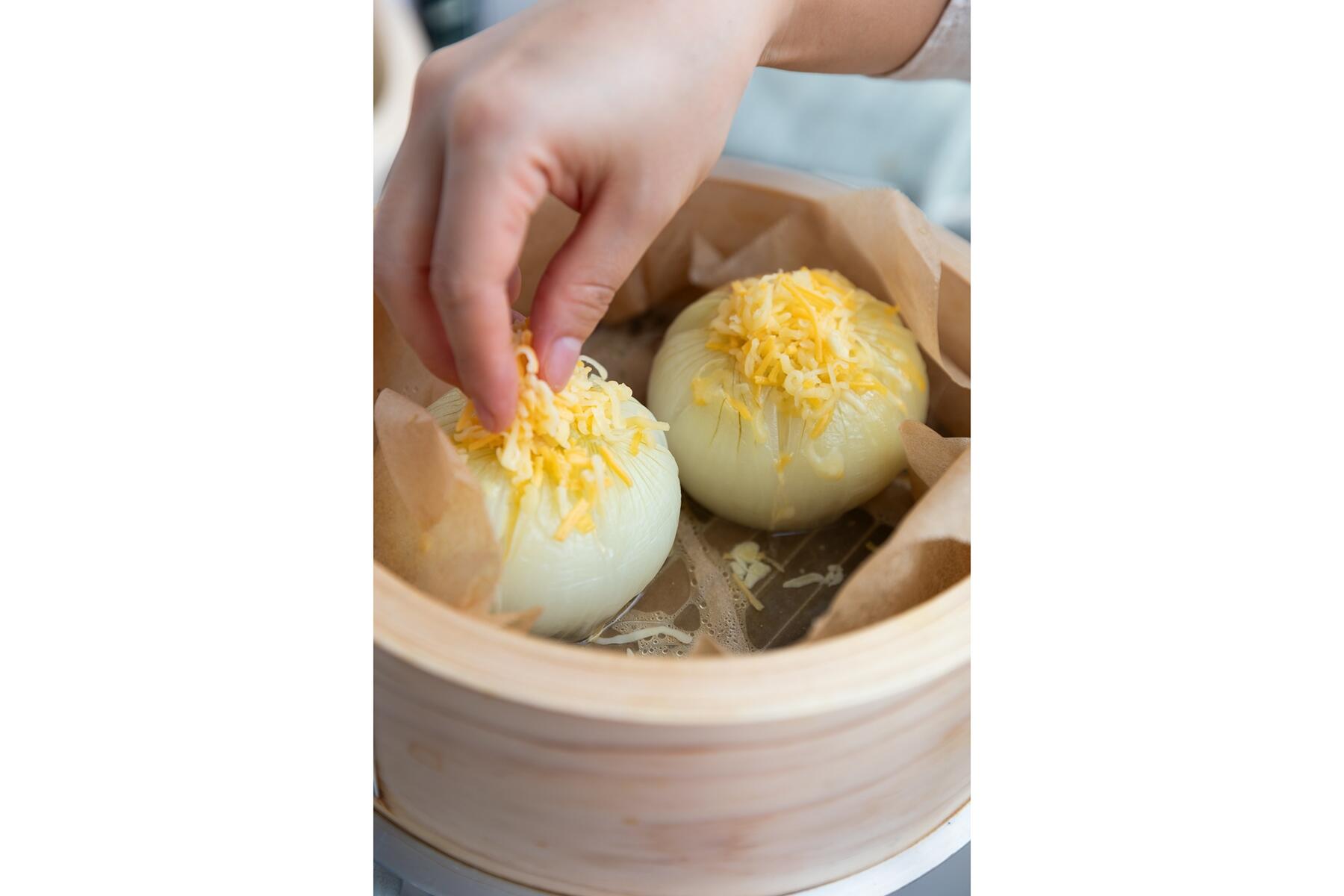 チーズをのせる