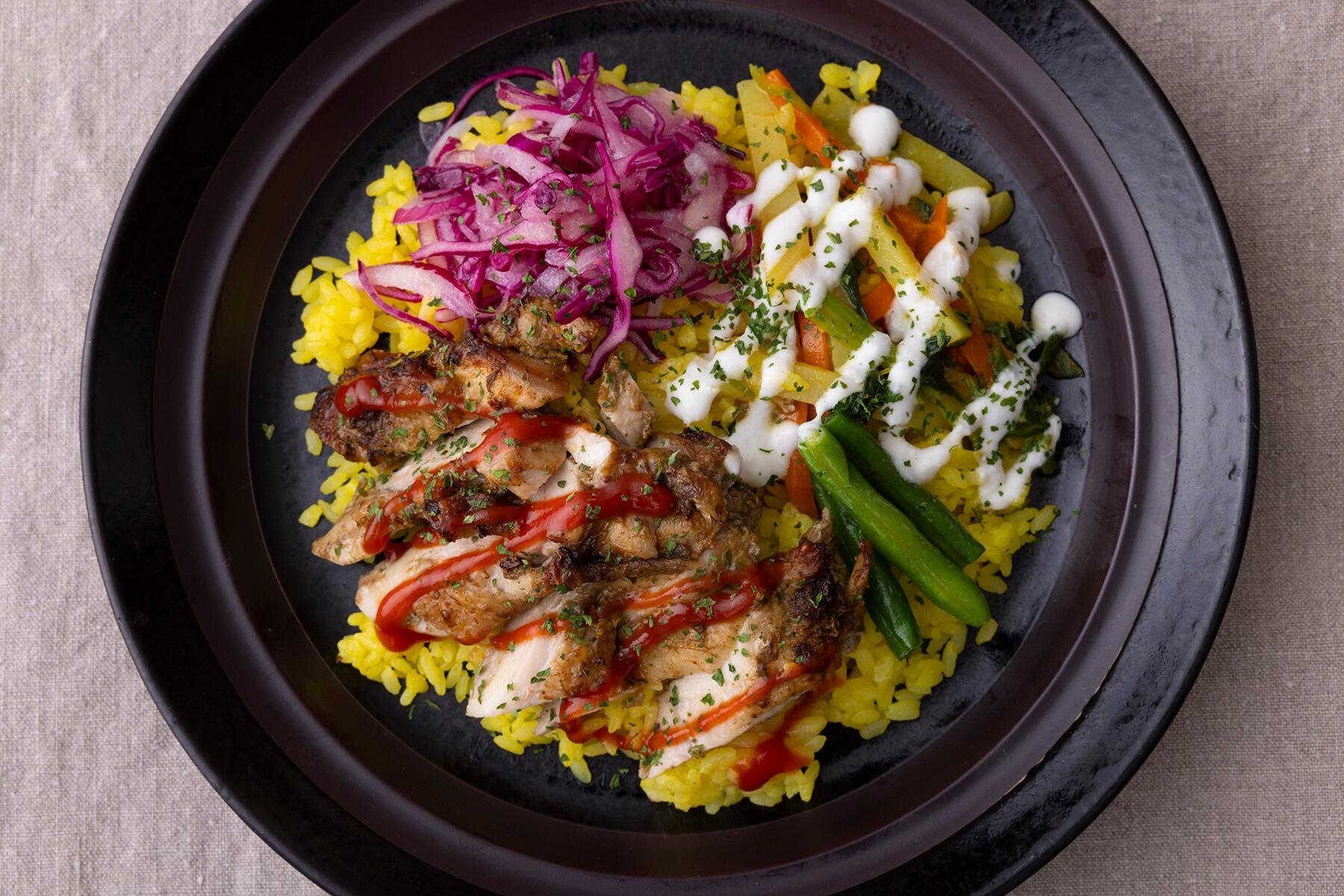 スパイスの香り際立つ、肉ガッツリ系「スパイス香るジャークチキンライス」