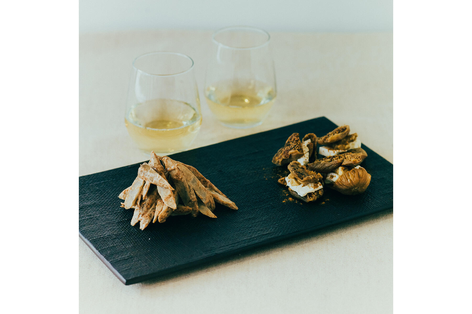 食感も楽しい“干しいちじくとシナモンクリチ”と“シナごぼサラダ”