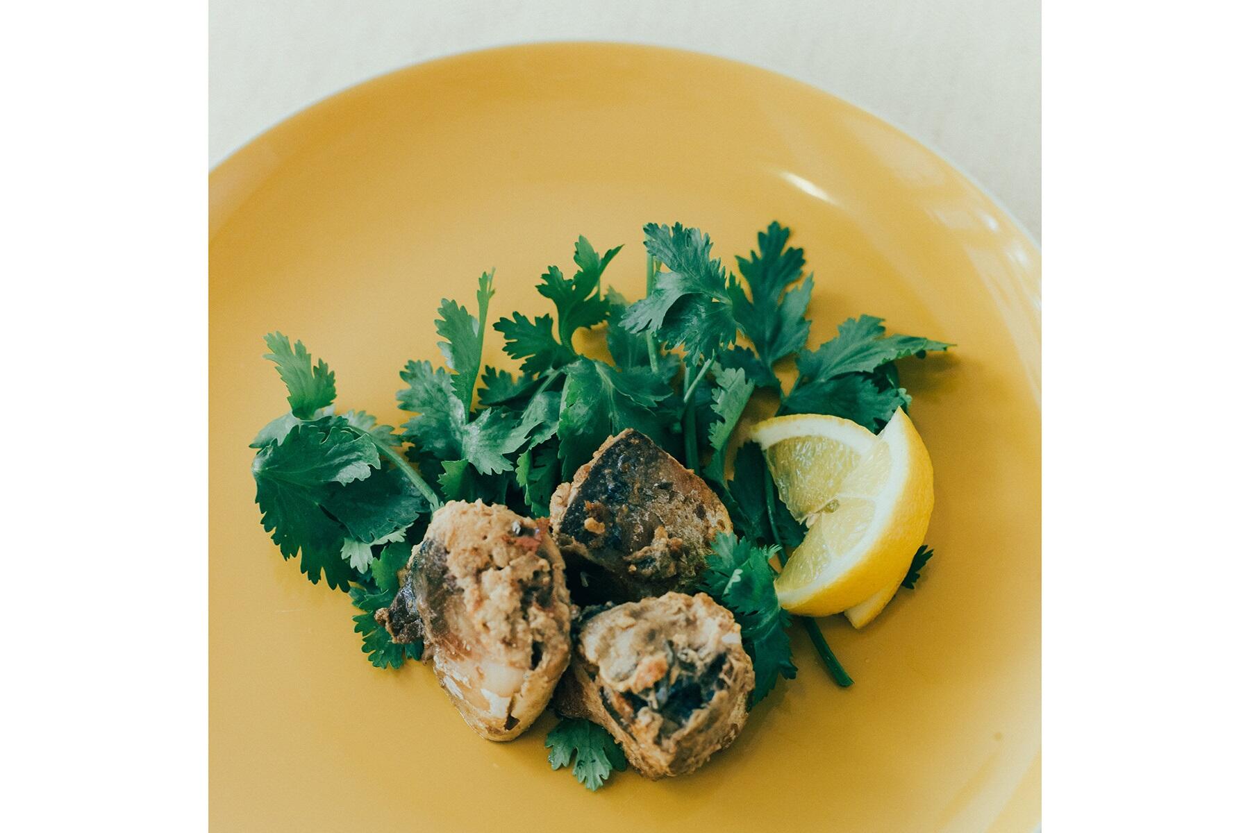 柑橘風味が美味しい“サバ缶のコリアンダー焼き” 