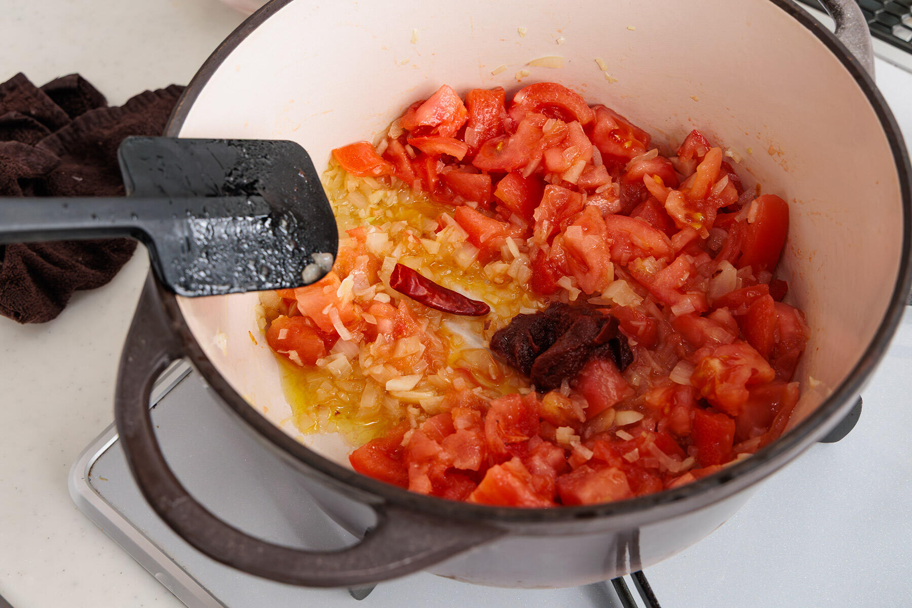 トマトソースをつくる