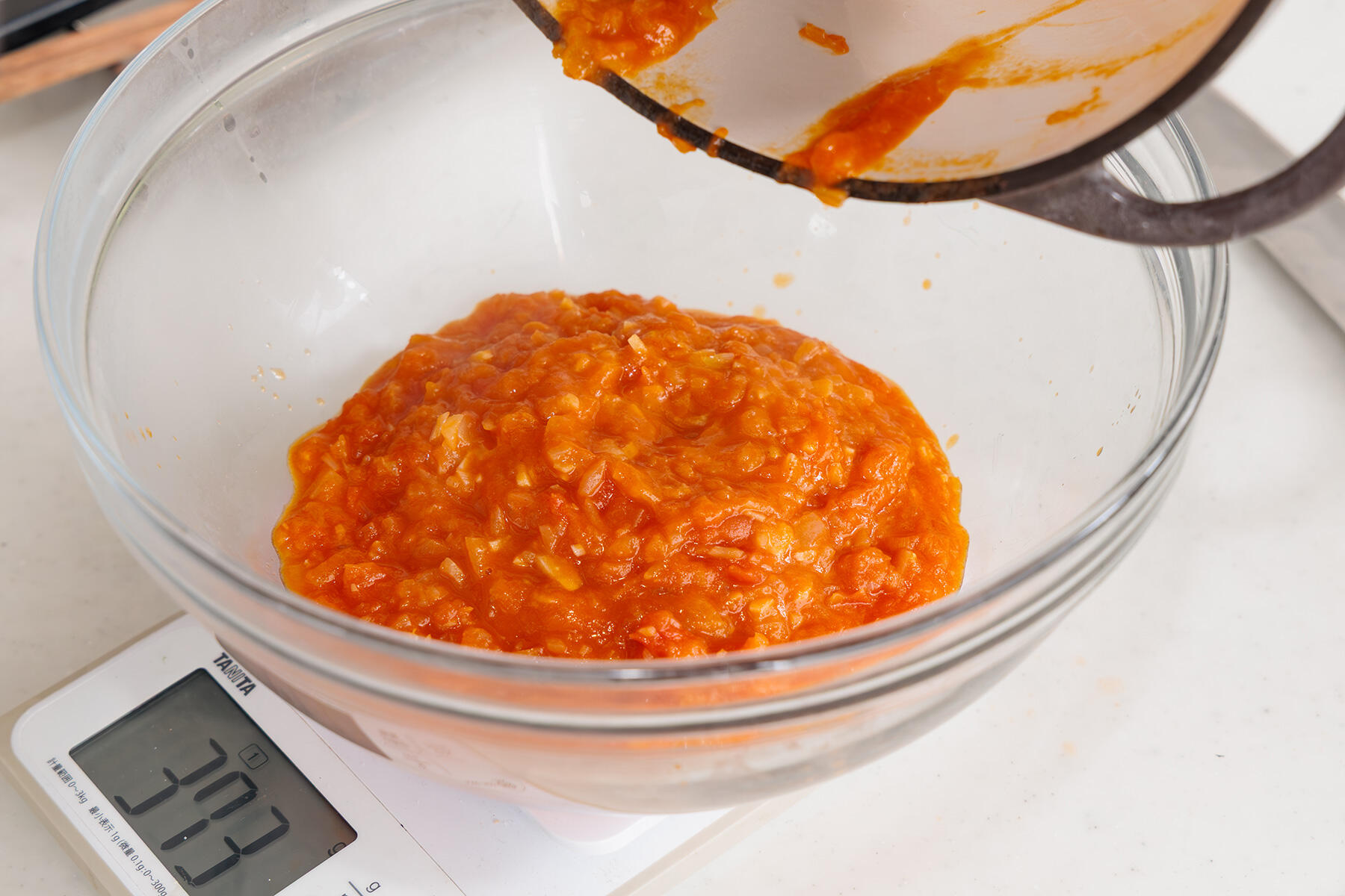 トマトソースをつくる