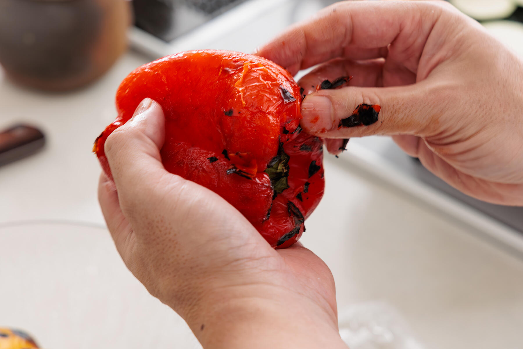 パプリカを切る