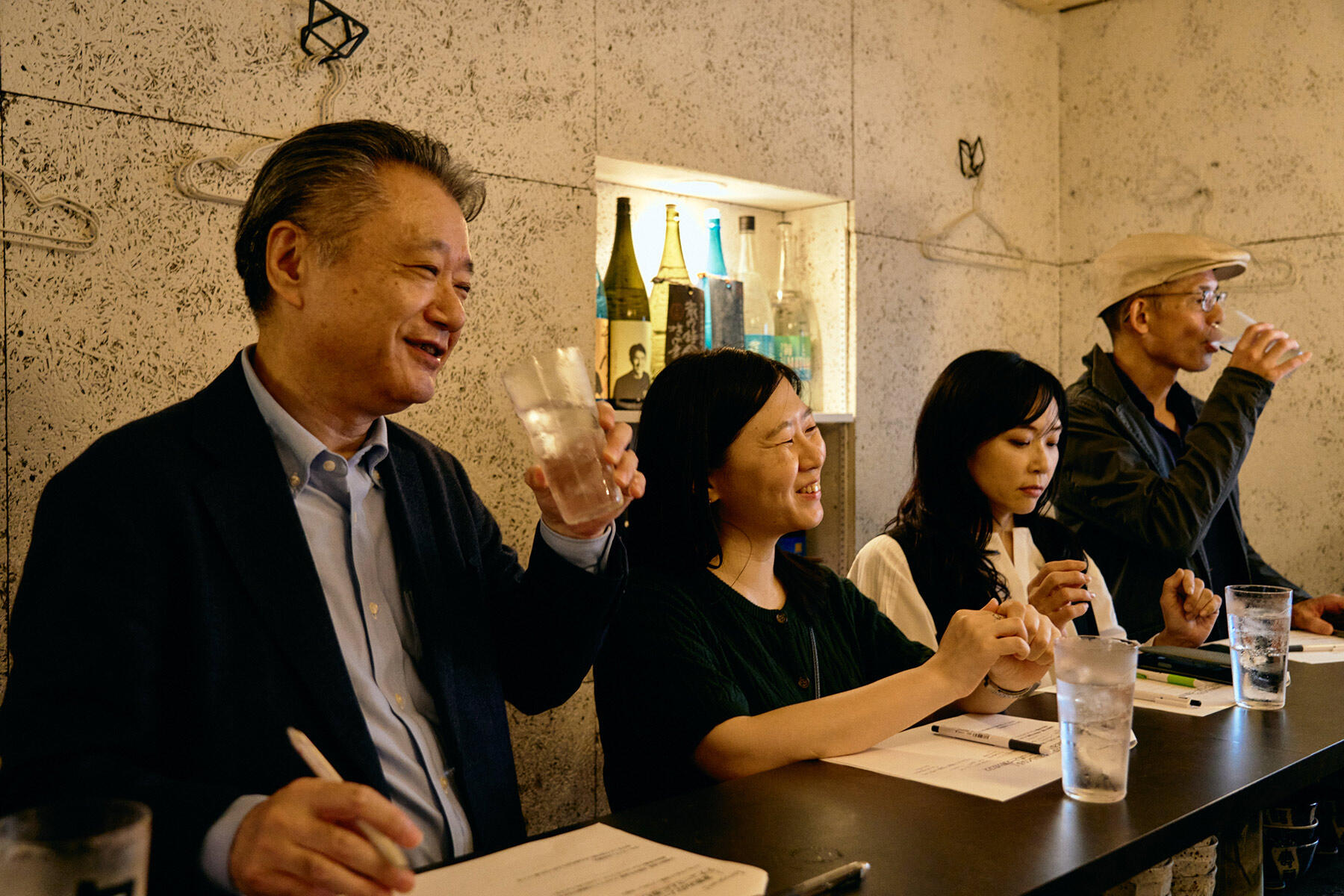 ソーダ割りを飲む