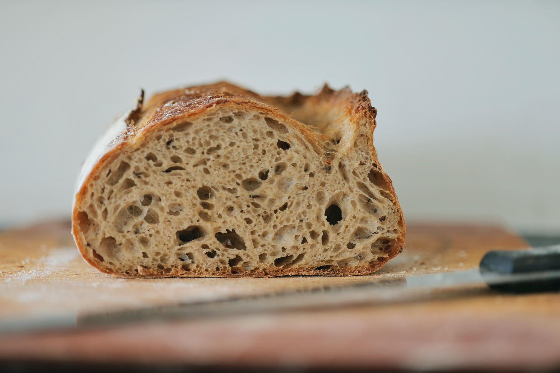 ハード系の食事パン