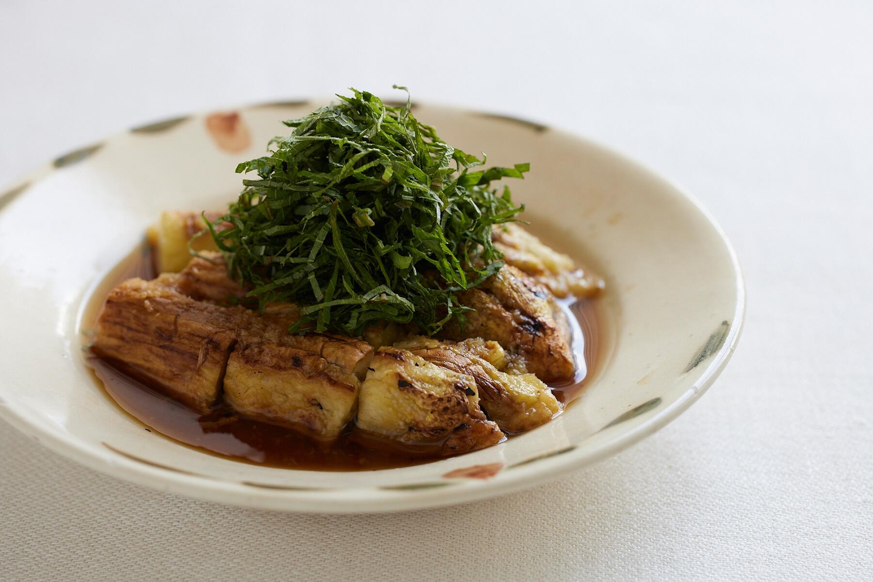 簡単つまみ！“焼きなすのナンプラーソース”