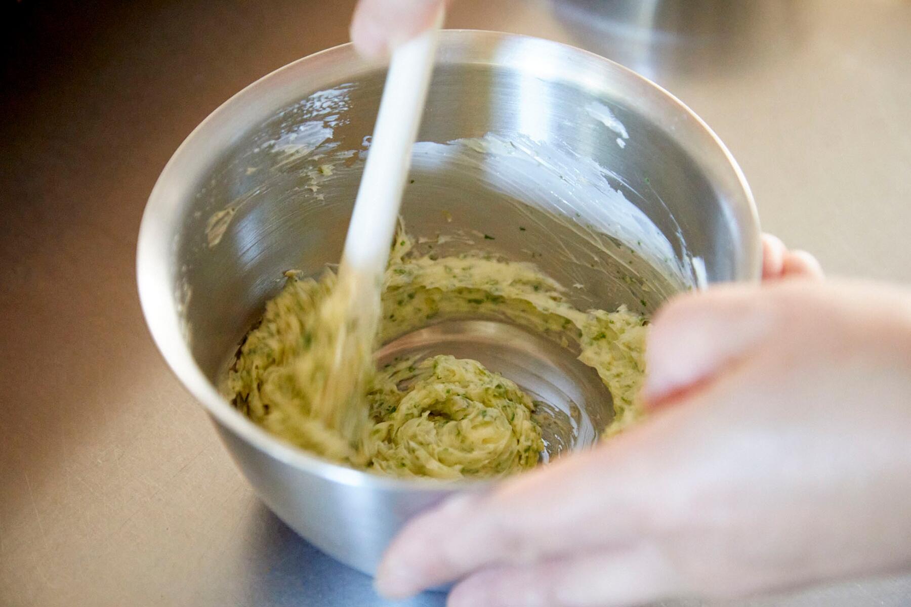 バターを仕込む