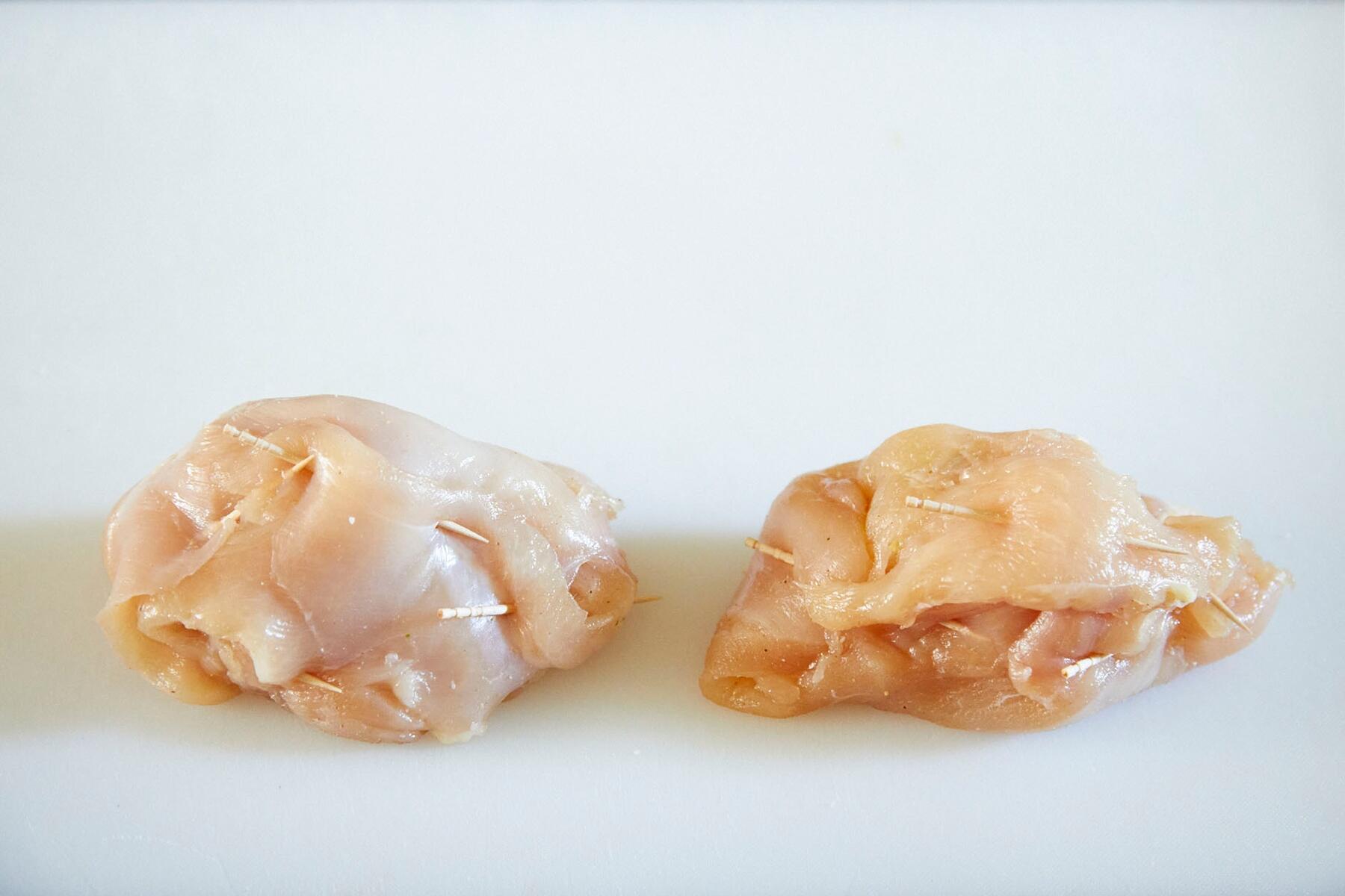 バターを鶏むね肉で包む