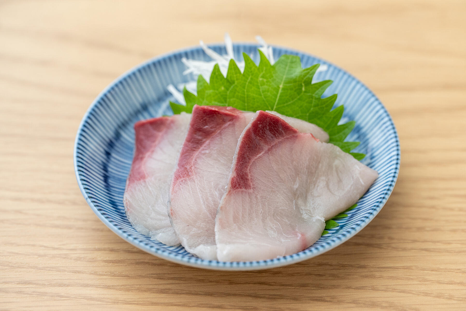 「黒瀬ぶり」の刺身