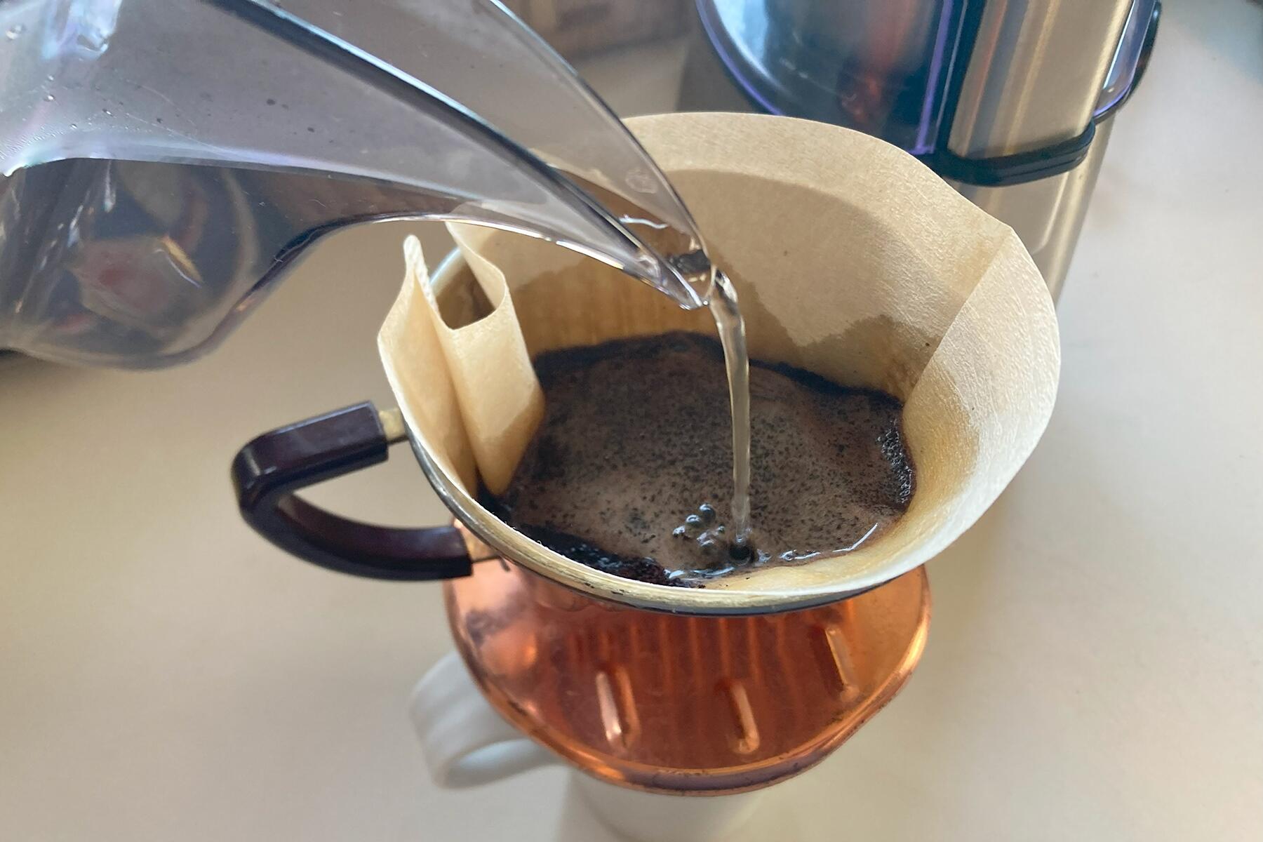 コーヒーを淹れる