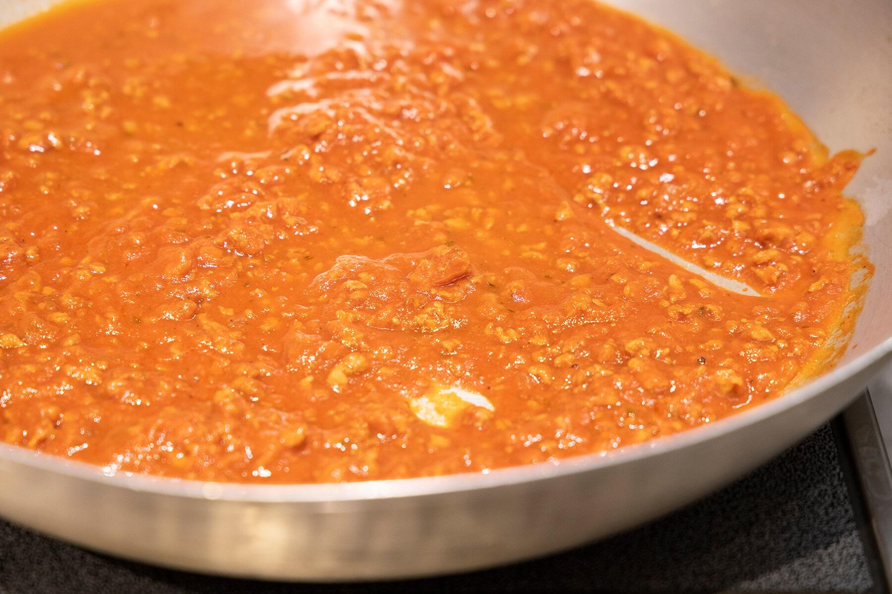 大豆ミートも炒める