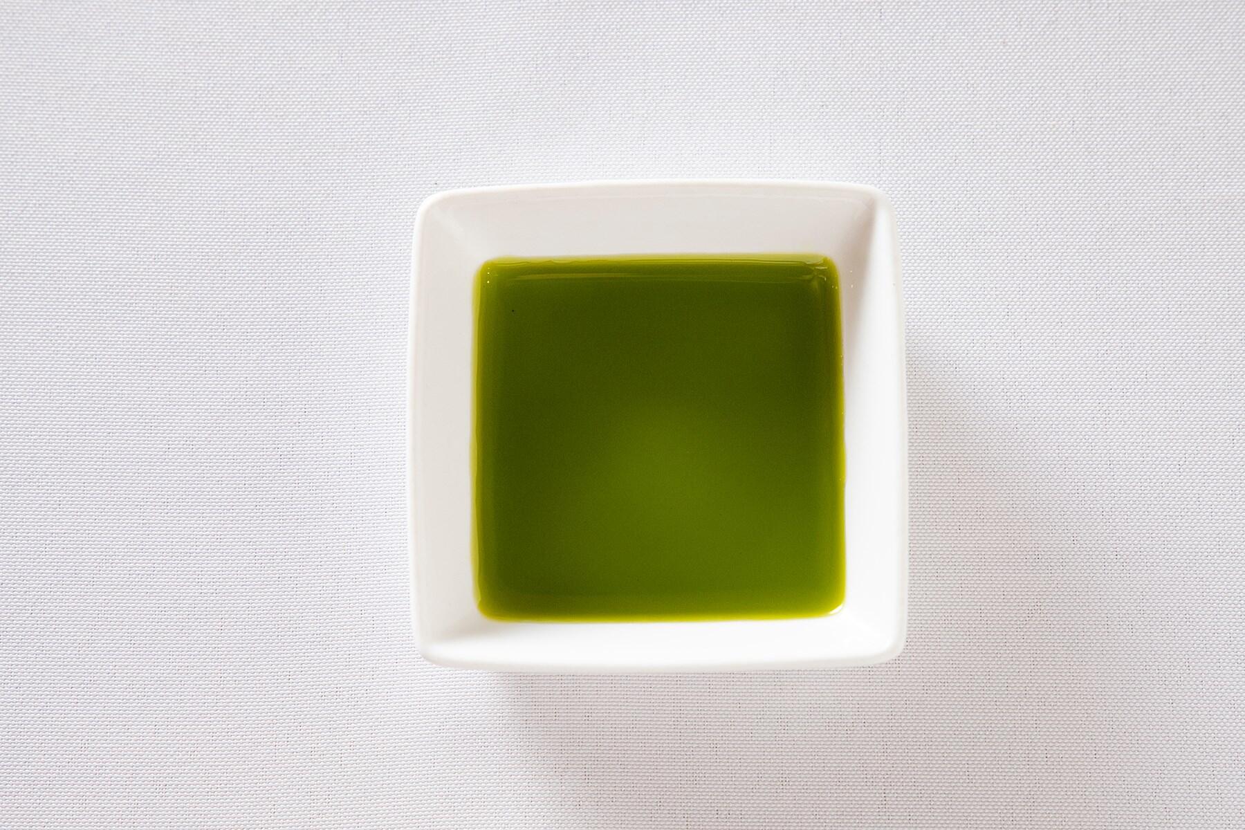 季節のハーブオイル