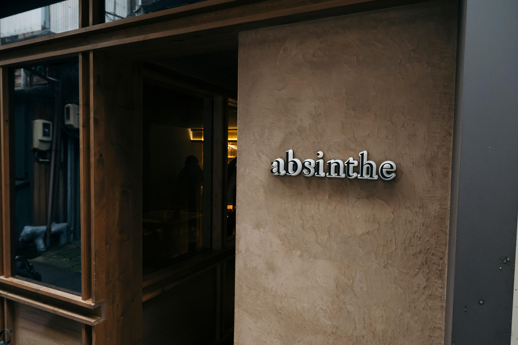 「absinthe」の瀟洒な店の入り口