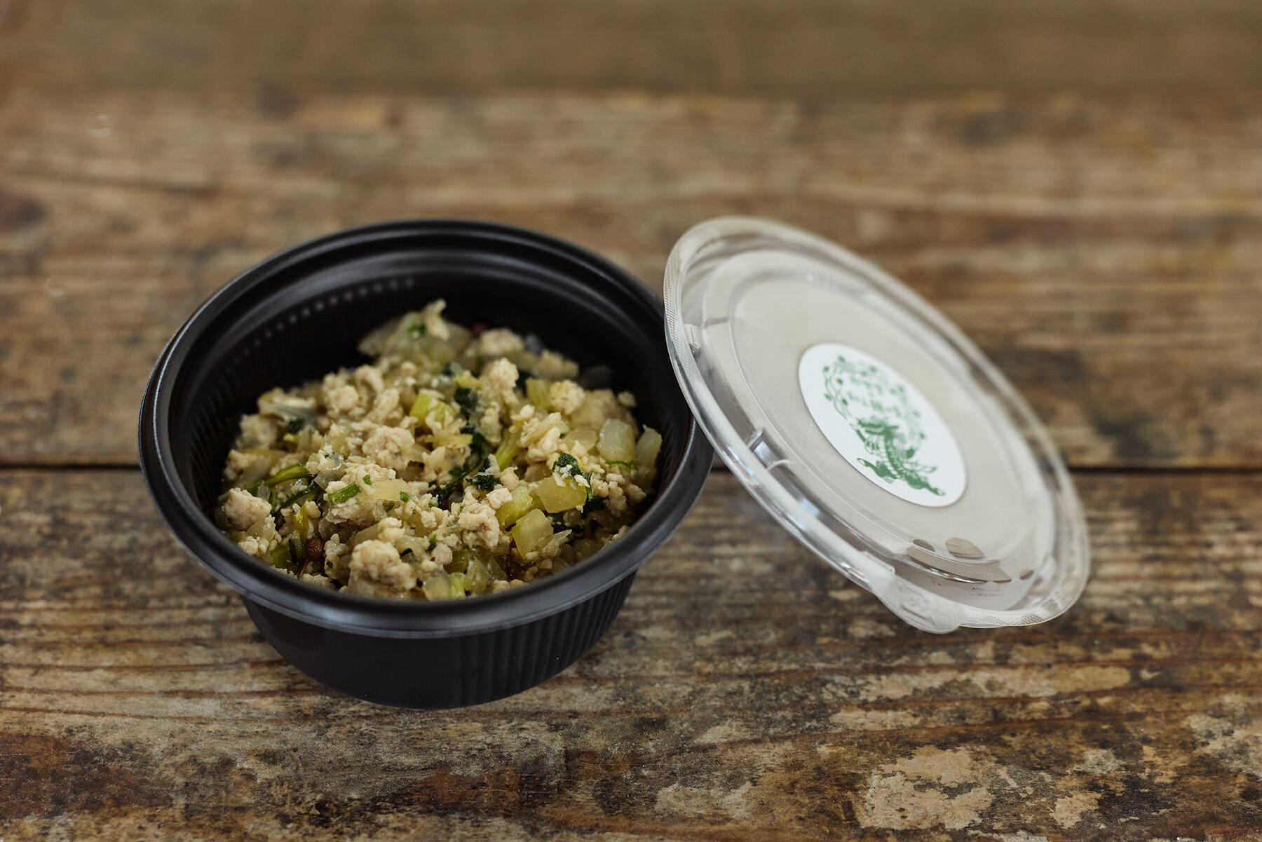 鶏の挽肉を使った「和え麺の素」（緑）